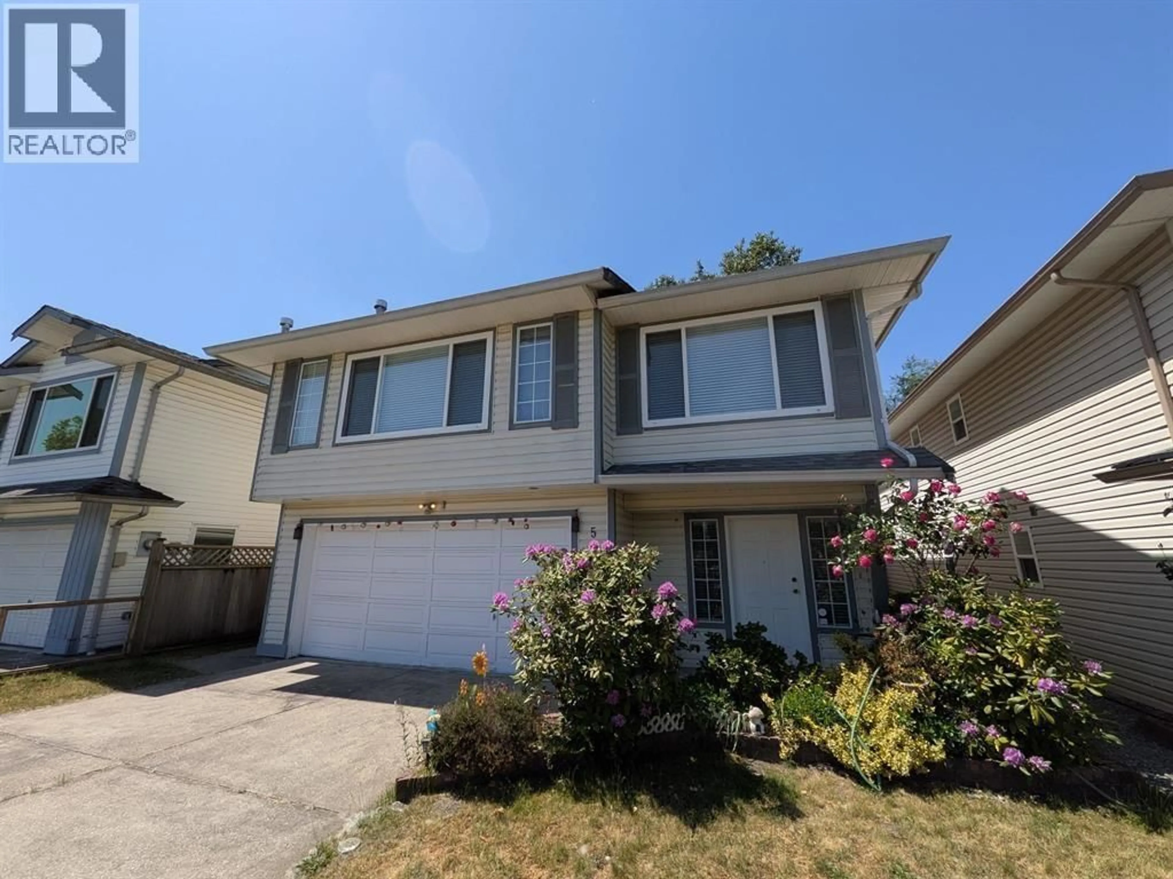 Home with vinyl exterior material, street for 5531 OLIVER DRIVE, Richmond British Columbia V6V2P2