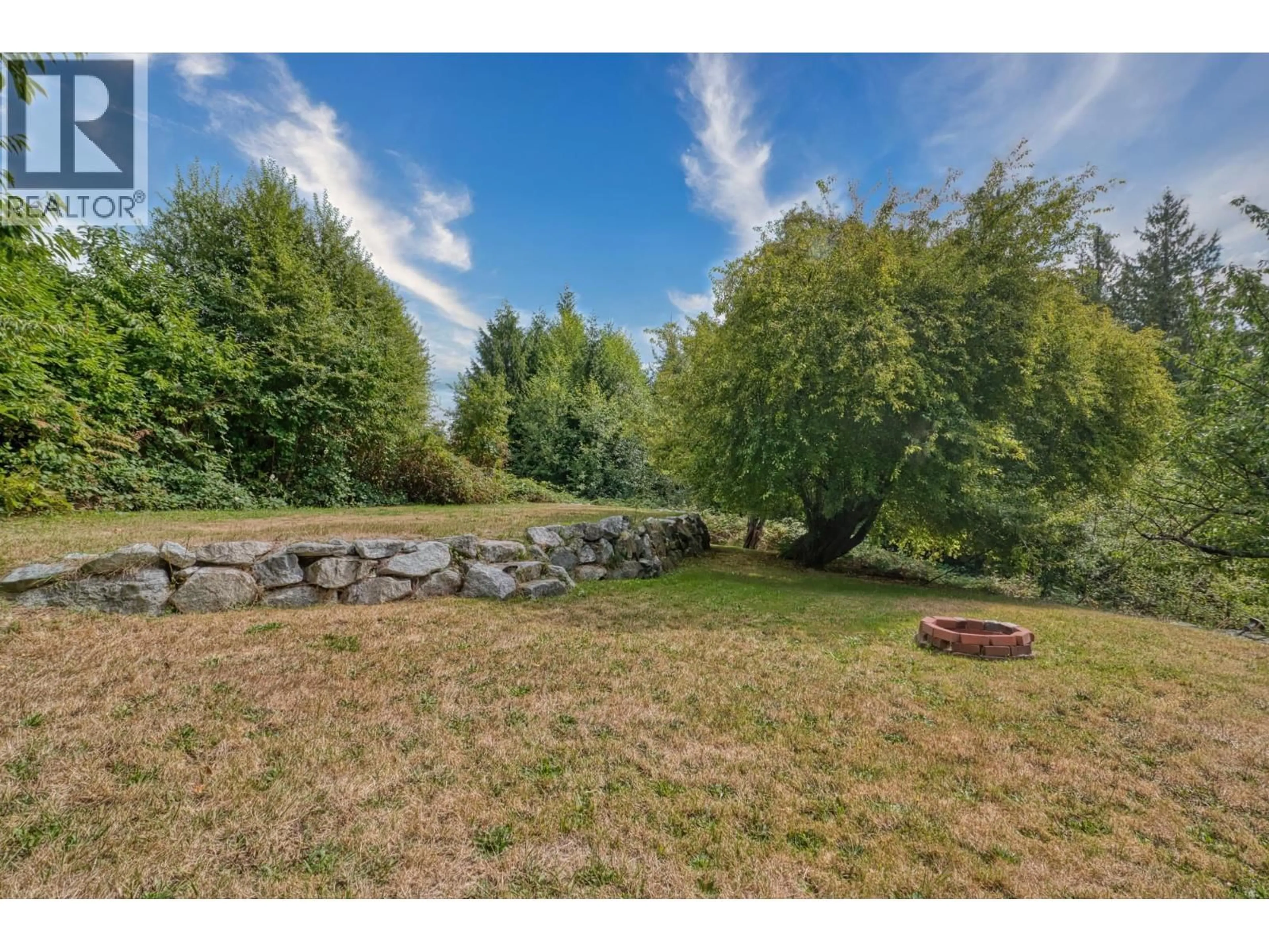 A pic from outside/outdoor area/front of a property/back of a property/a pic from drone, unknown for 4898 SUNSHINE COAST HIGHWAY, Sechelt British Columbia V7Z0B7