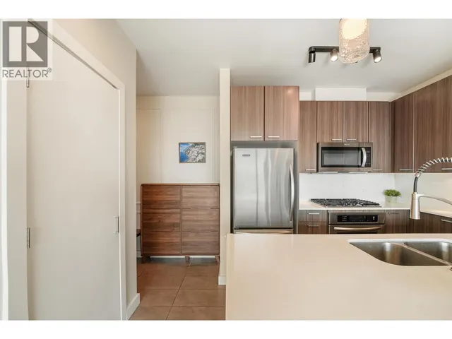 2401 - 2789 SHAUGHNESSY STREET, Port Coquitlam 5