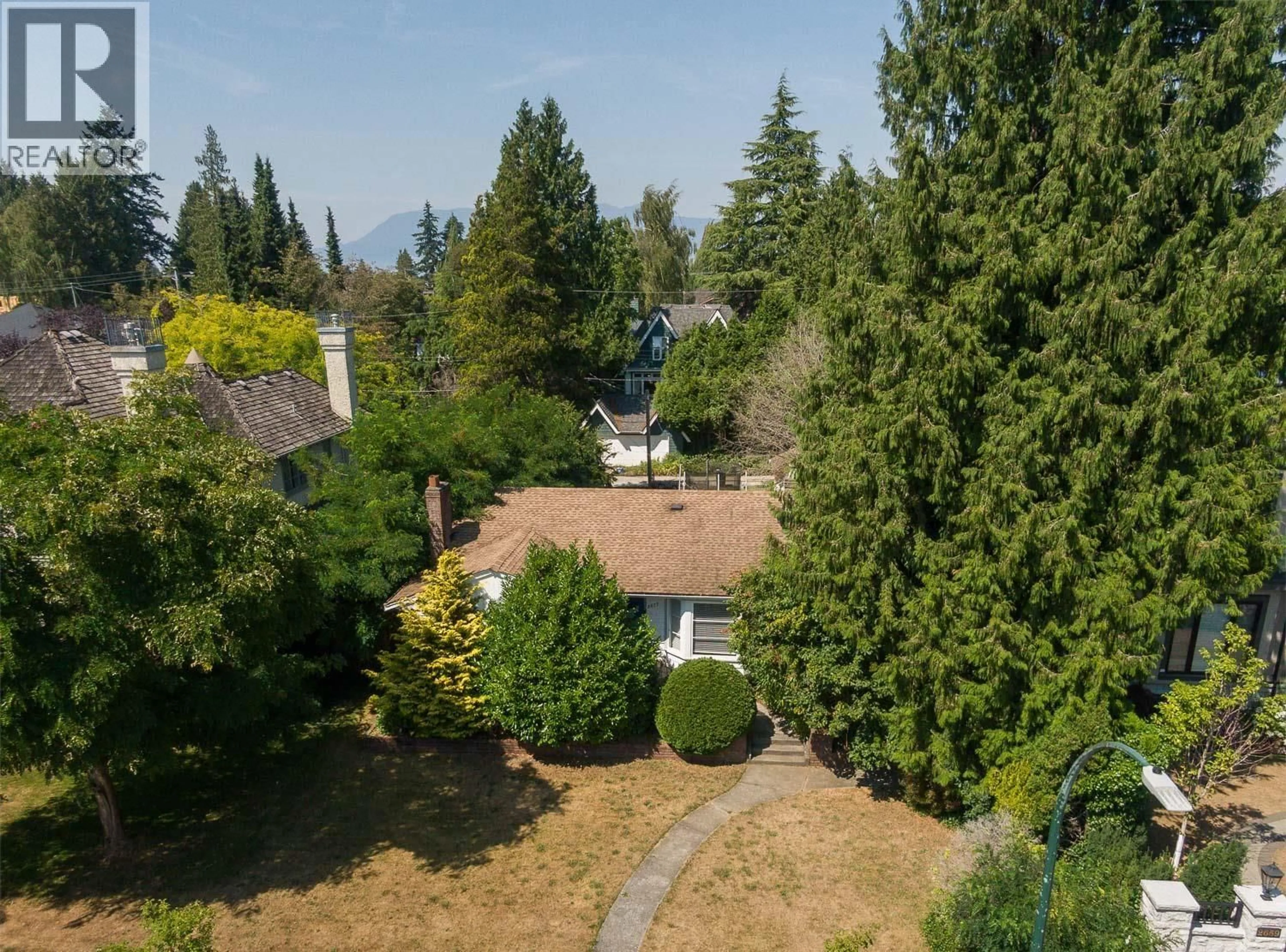 A pic from outside/outdoor area/front of a property/back of a property/a pic from drone, unknown for 2677 35TH AVENUE, Vancouver British Columbia V6N2L9