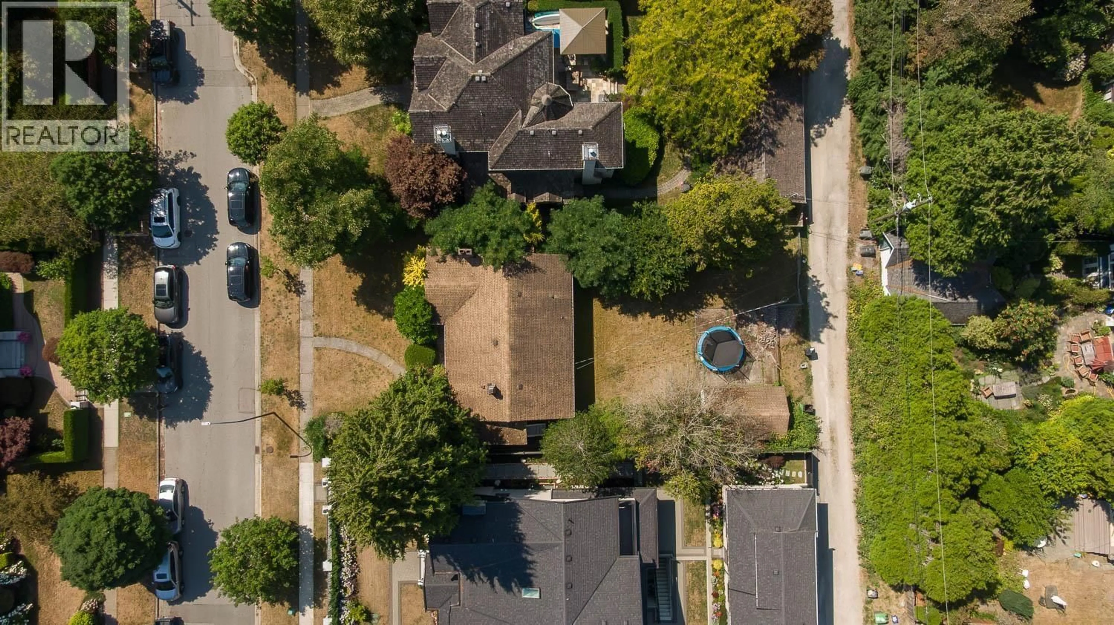 A pic from outside/outdoor area/front of a property/back of a property/a pic from drone, street for 2677 35TH AVENUE, Vancouver British Columbia V6N2L9