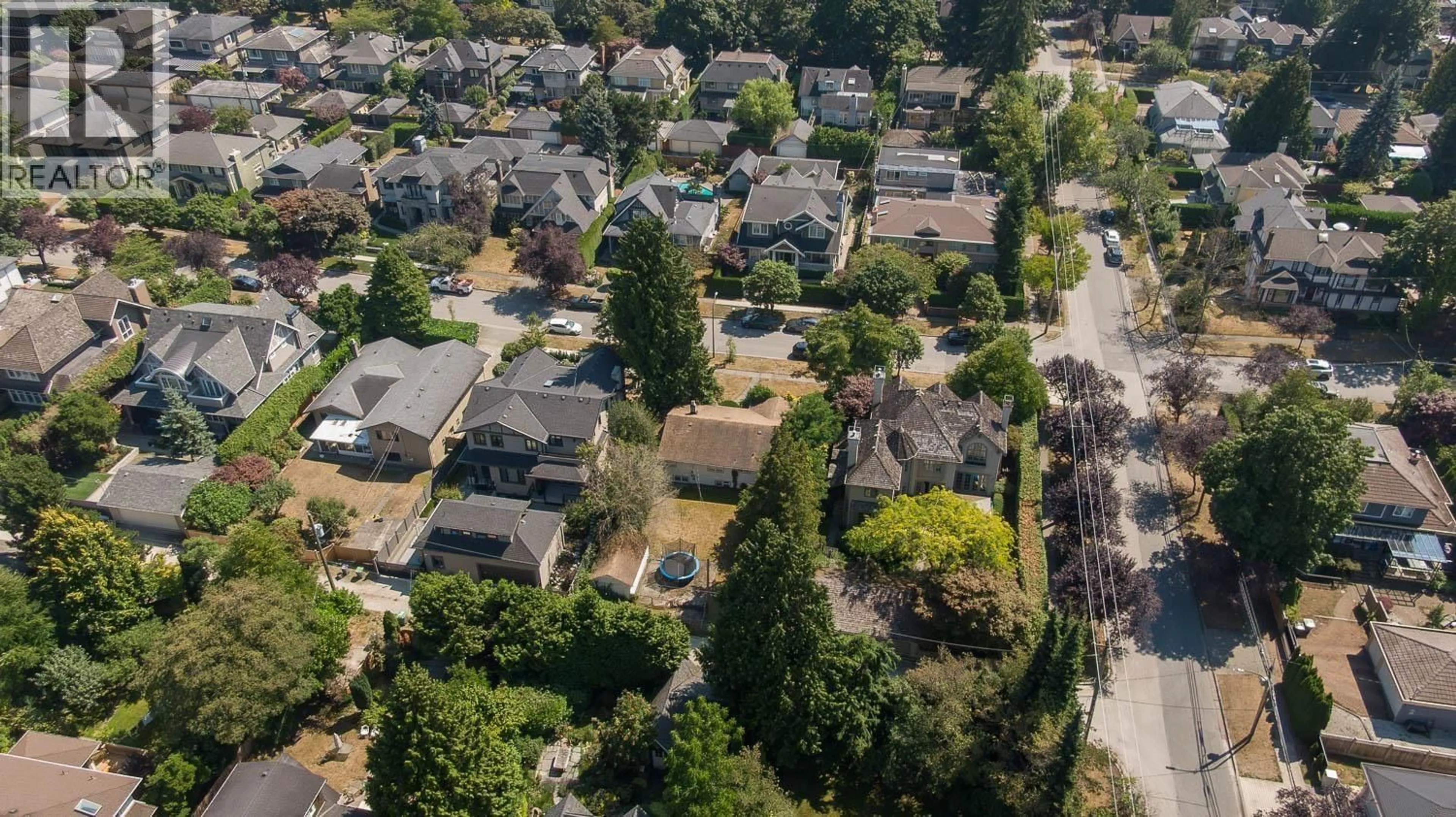 A pic from outside/outdoor area/front of a property/back of a property/a pic from drone, street for 2677 35TH AVENUE, Vancouver British Columbia V6N2L9