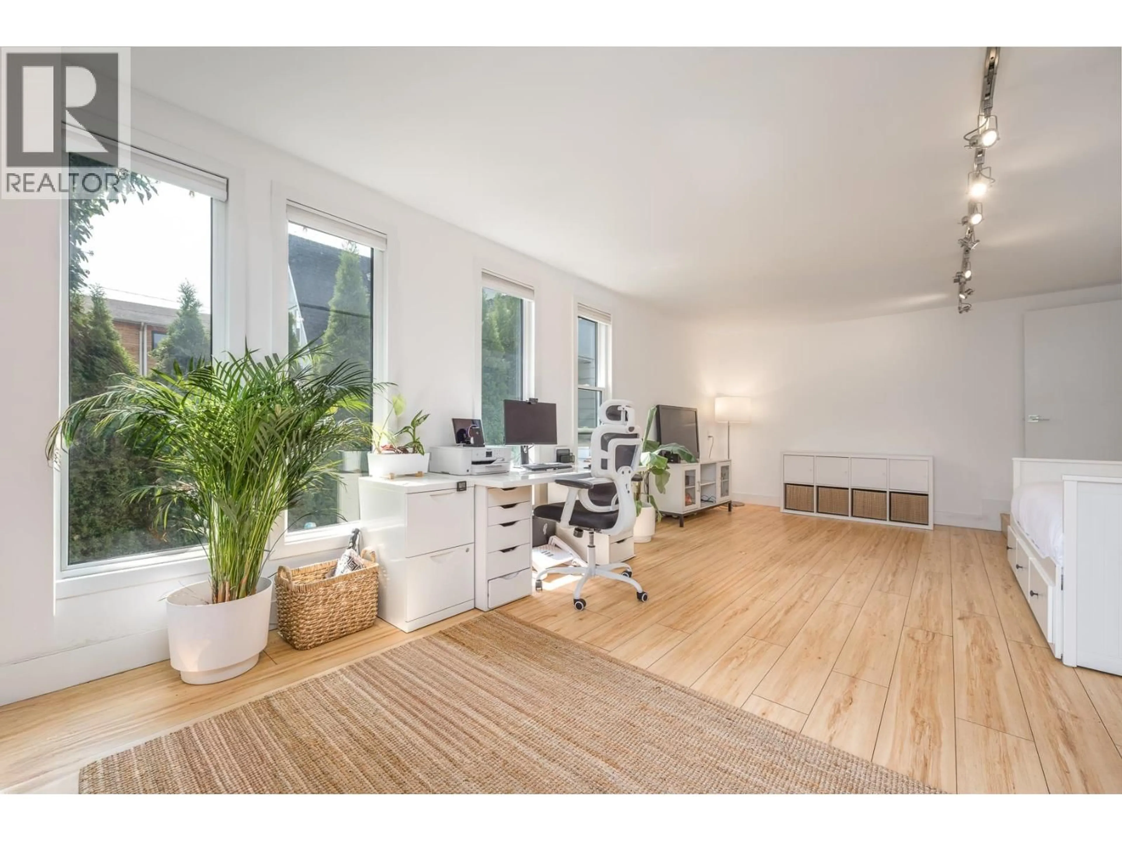 A pic of a room for 211 67 STREET, Delta British Columbia V4L1M2