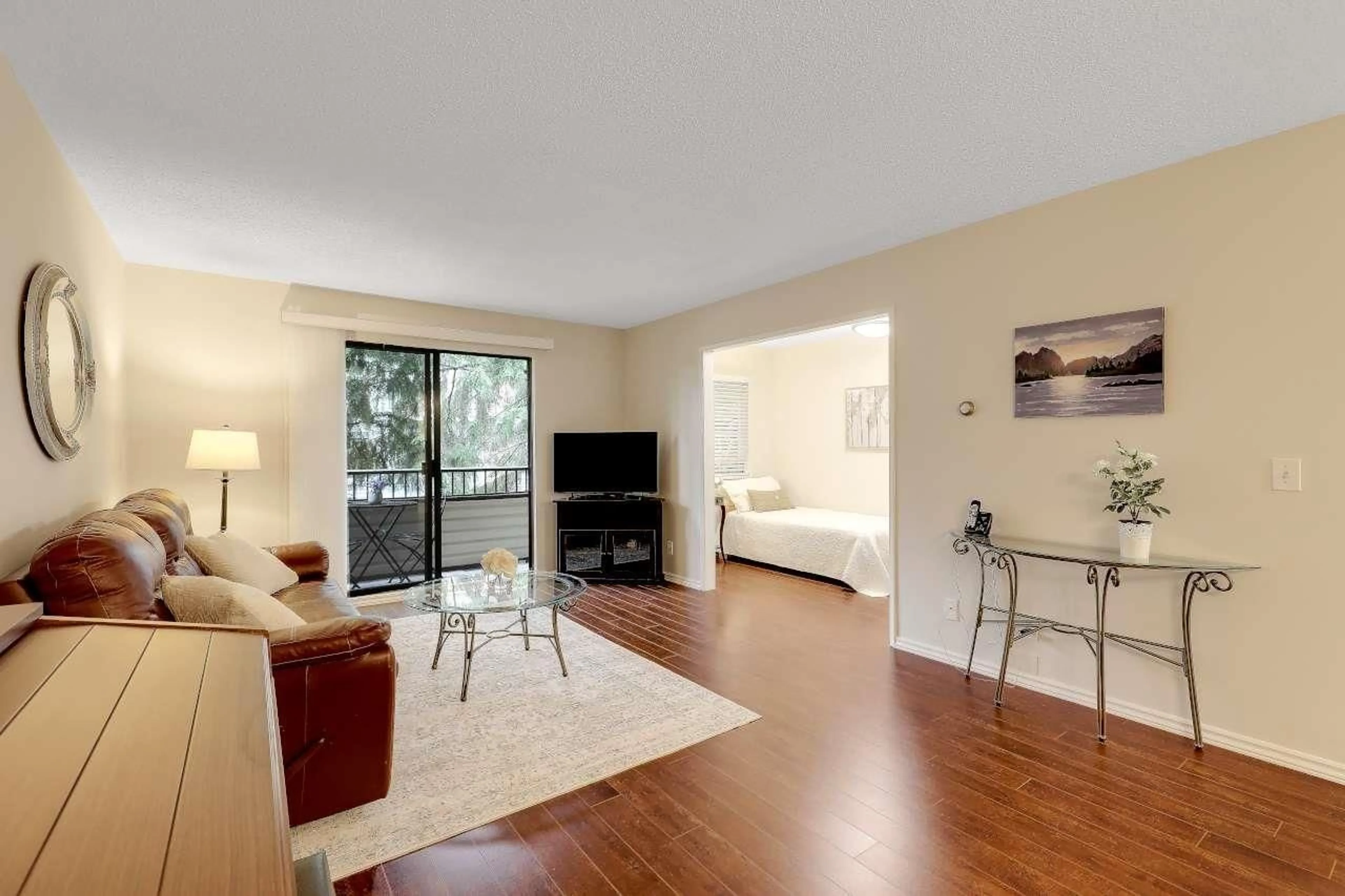 Living room with furniture, wood/laminate floor for 211 - 20460 54 AVENUE, Langley British Columbia V3A6N6