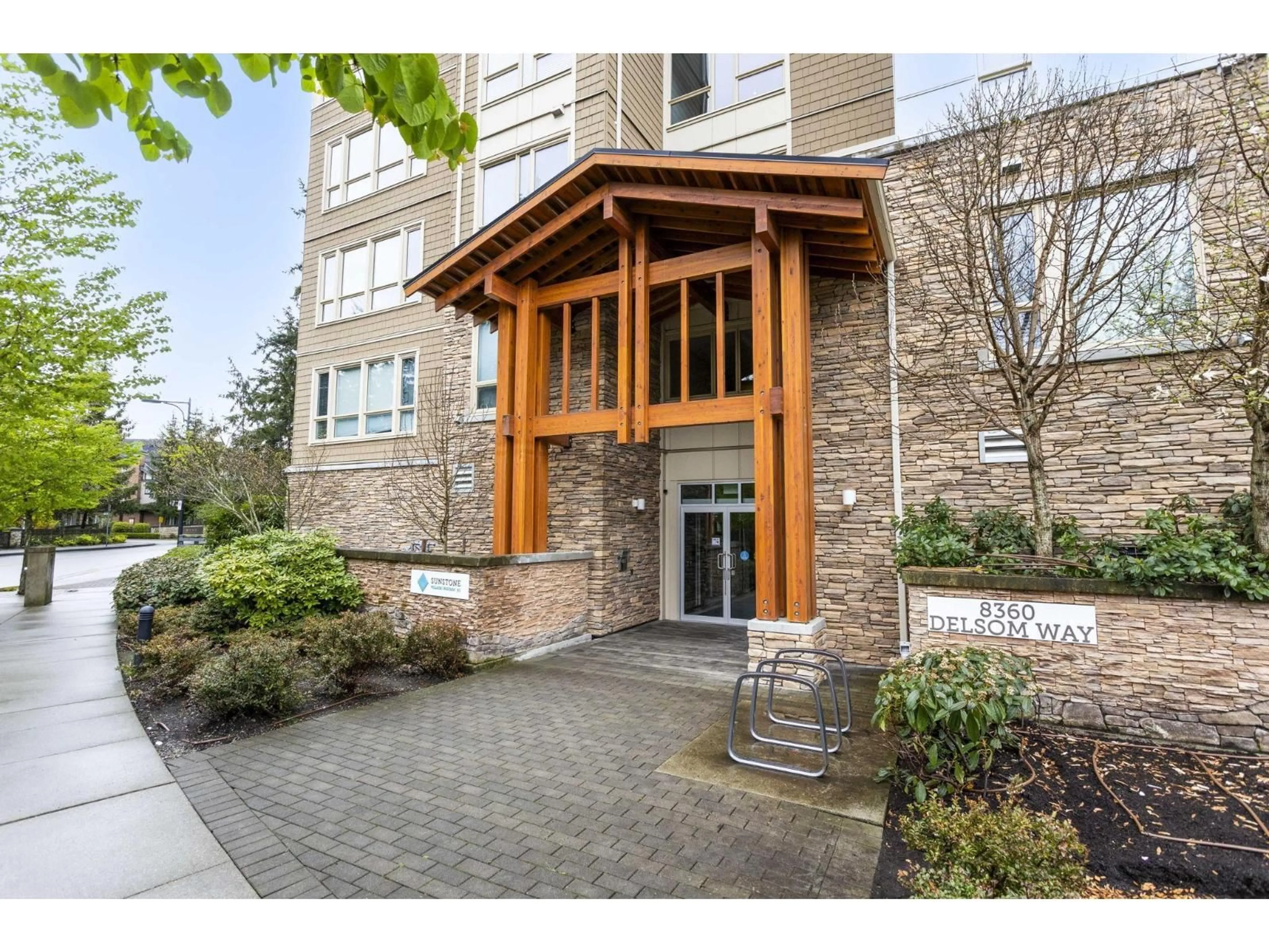 Indoor foyer for 304 - 8360 DELSOM WAY, Delta British Columbia V4C0E6
