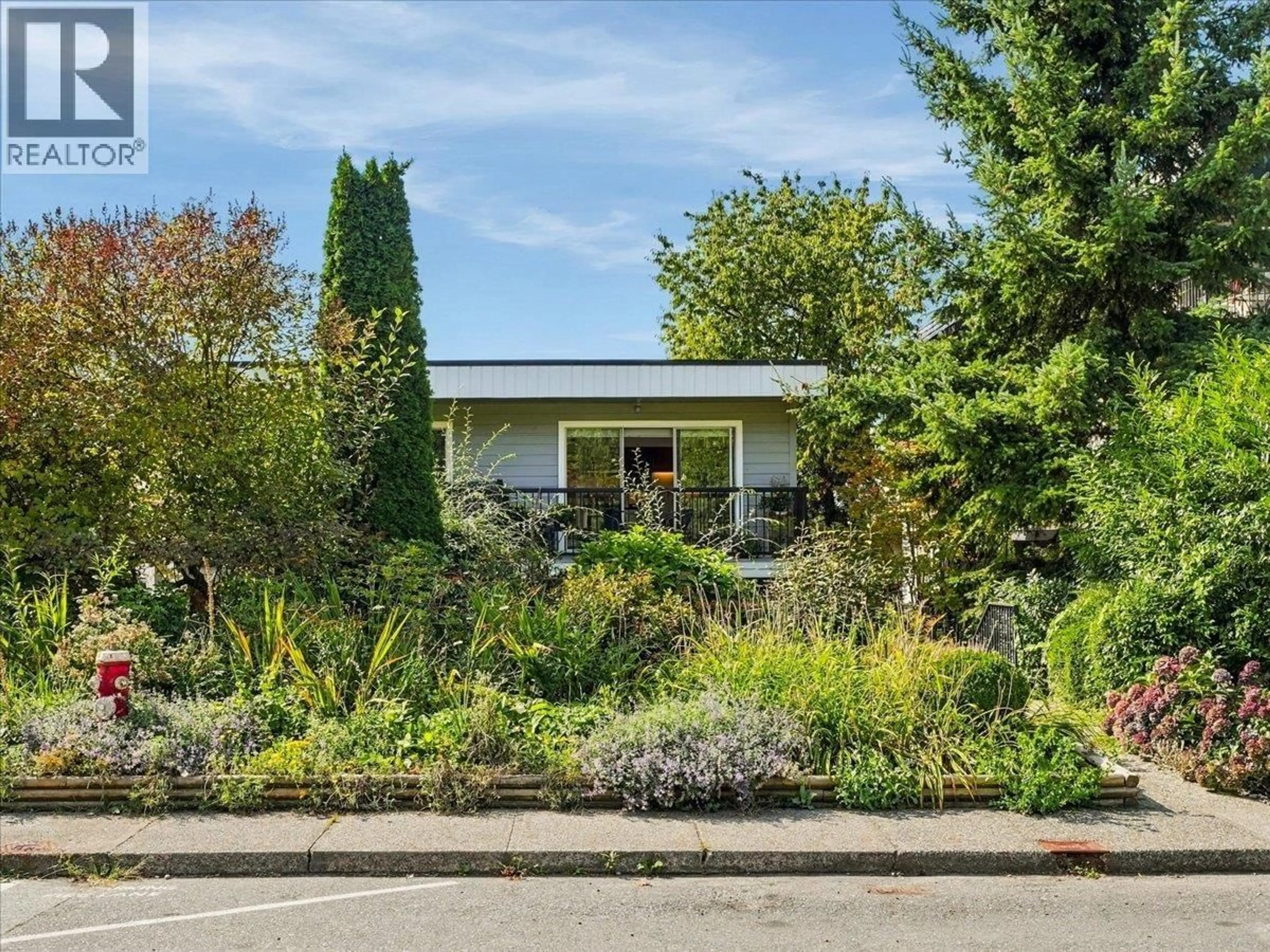 A pic from outside/outdoor area/front of a property/back of a property/a pic from drone, street for 6 - 137 5TH STREET, North Vancouver British Columbia V7L1L3