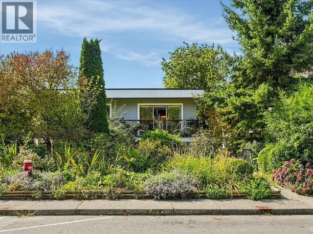 6 - 137 5TH STREET, North Vancouver 2
