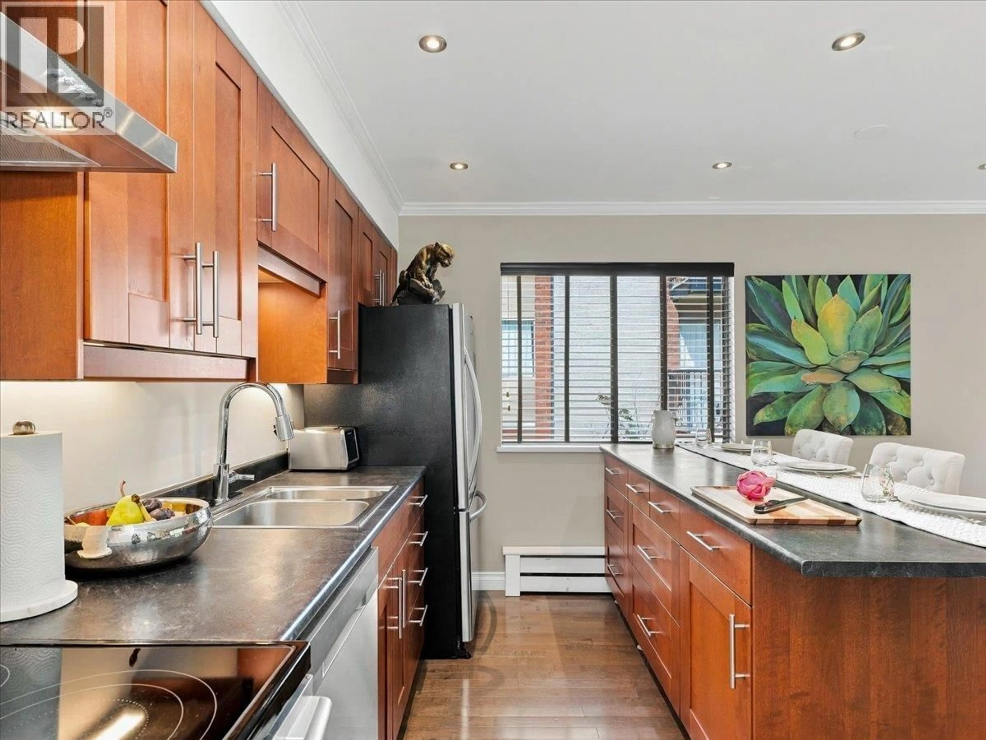 Standard kitchen, unknown for 6 - 137 5TH STREET, North Vancouver British Columbia V7L1L3