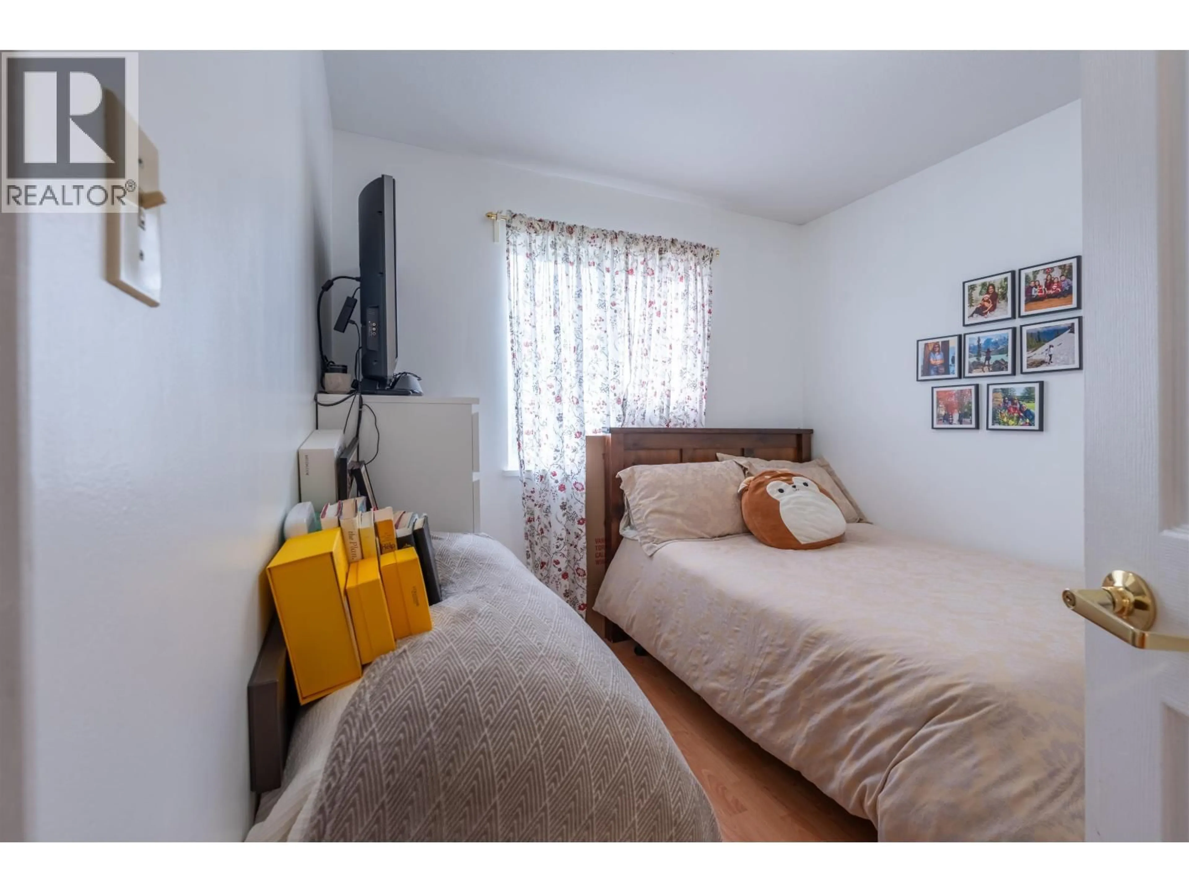 A pic of a room for 3681 ADANAC STREET, Vancouver British Columbia V5K2P7