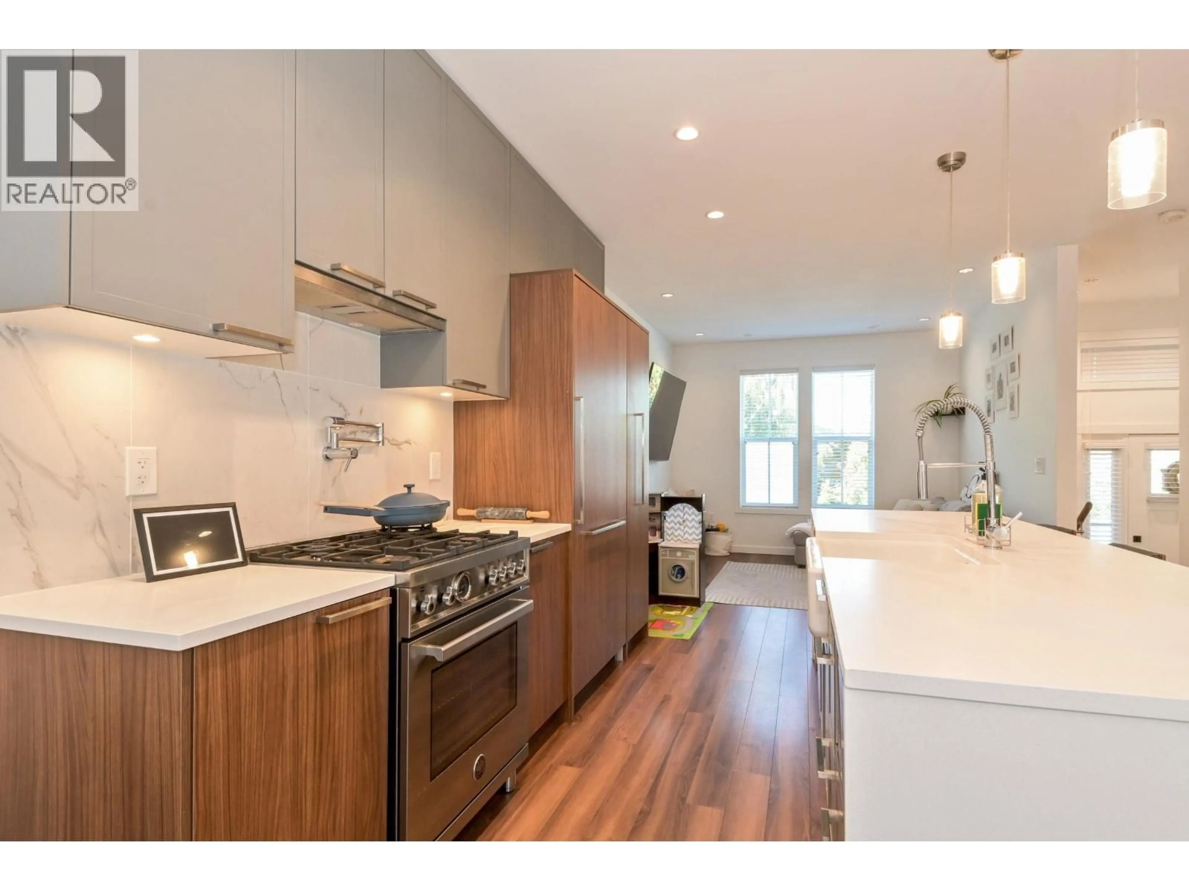 Open concept kitchen, wood/laminate floor for 10 - 6429 MARKET AVENUE, Delta British Columbia V4L0A8