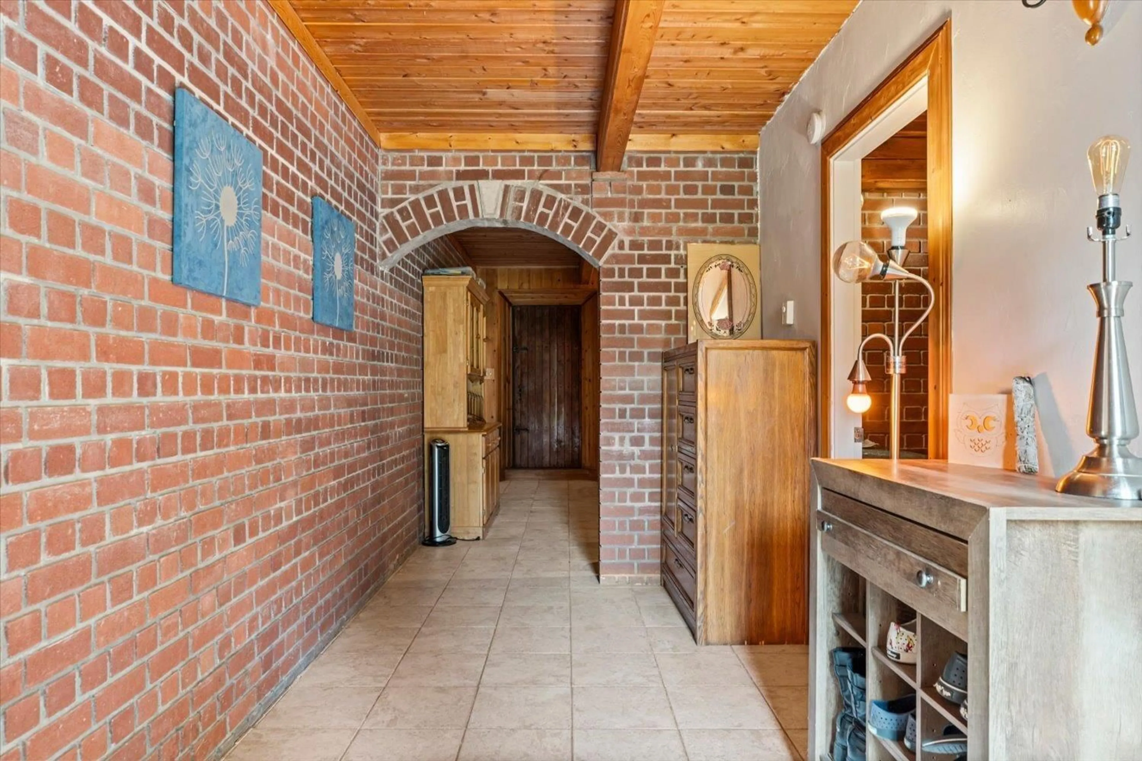 Indoor foyer for 20738 LANDSTROM ROAD, Hope British Columbia V0X1L3