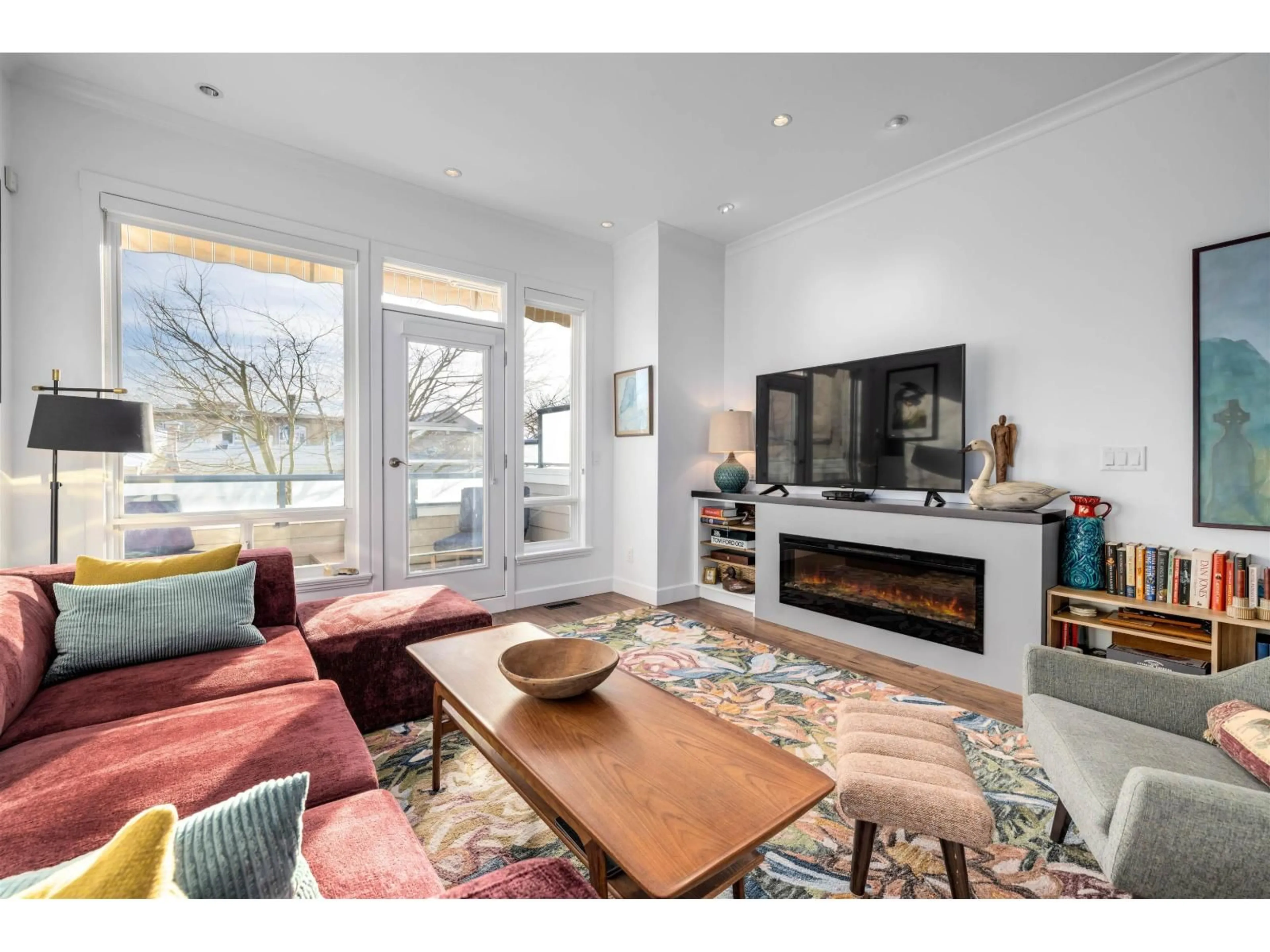 Living room with furniture, unknown for 3 - 15161 PROSPECT AVENUE, White Rock British Columbia V4B2B8