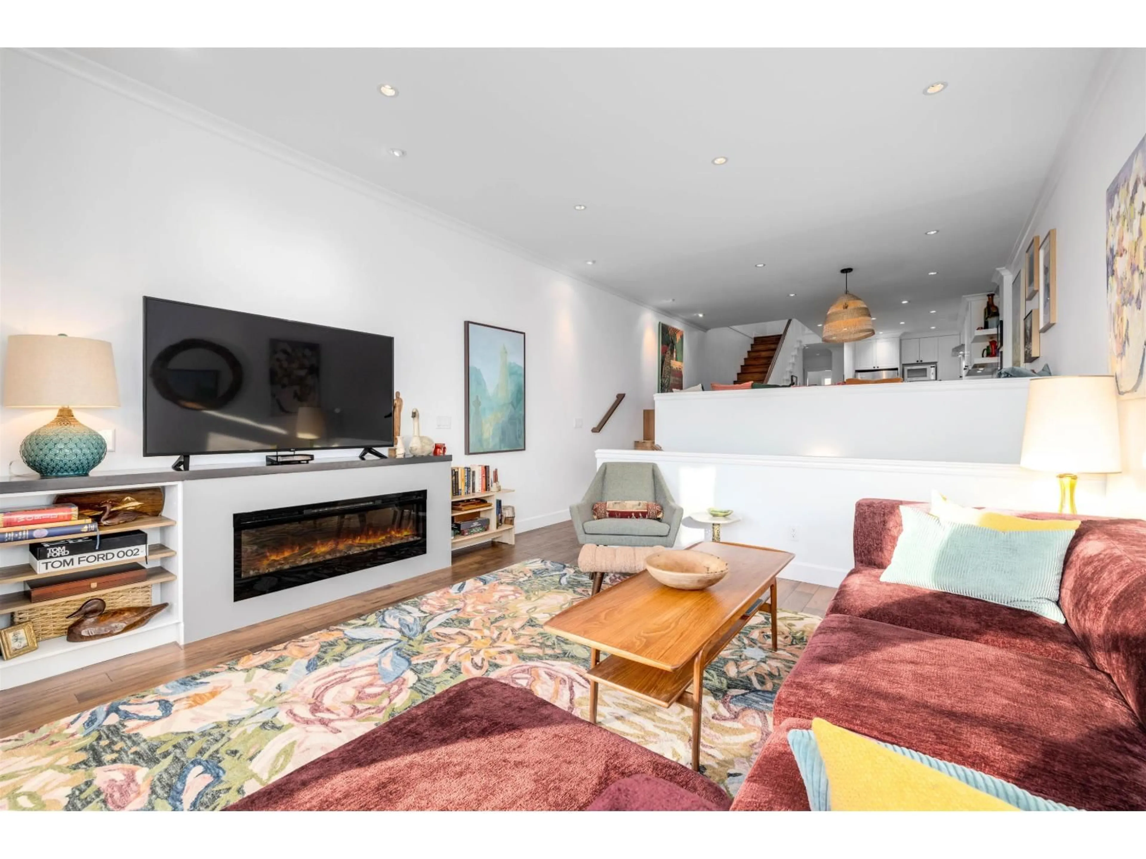 Living room with furniture, unknown for 3 - 15161 PROSPECT AVENUE, White Rock British Columbia V4B2B8