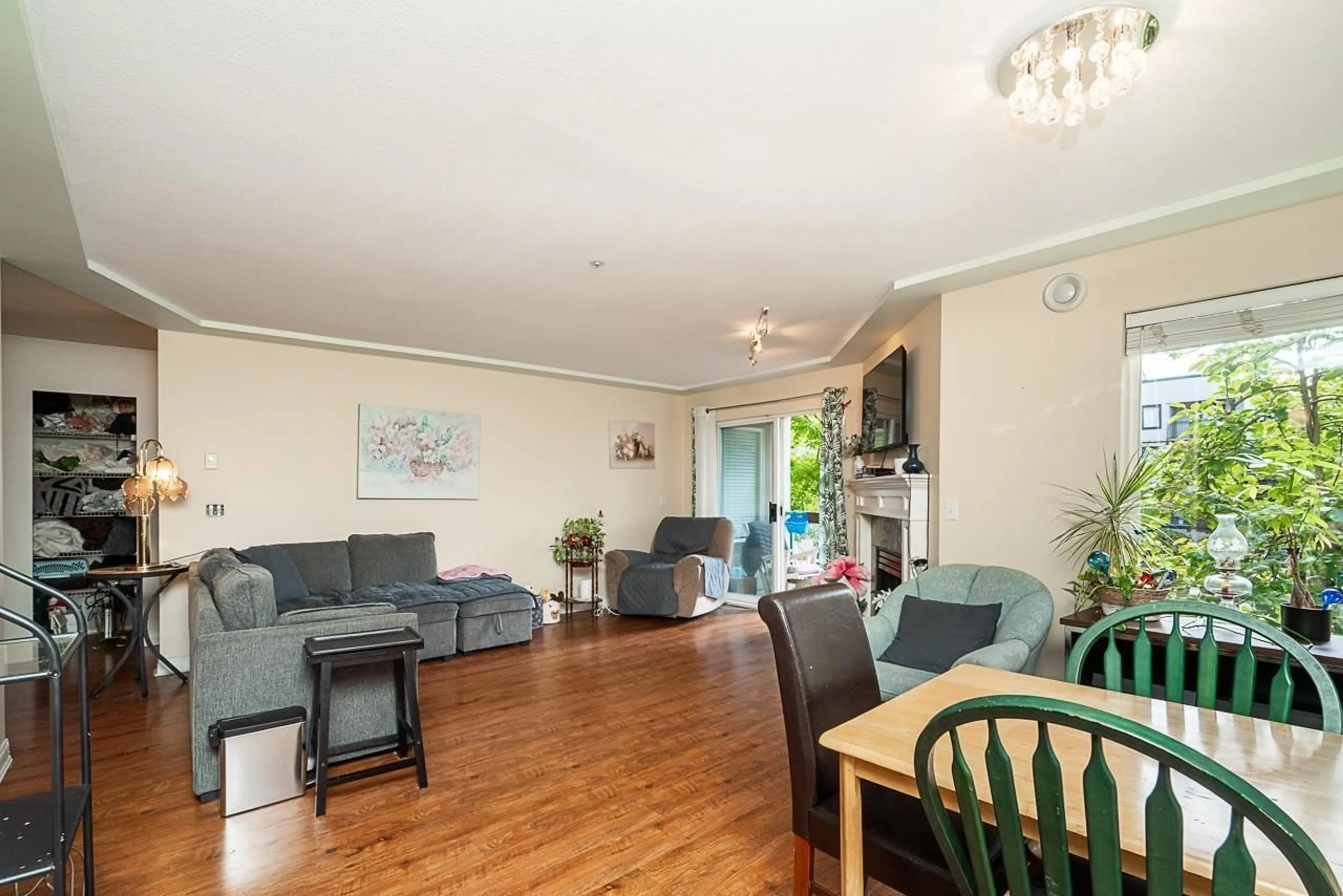 Living room with furniture, wood/laminate floor for 209 - 20443 53 AVENUE, Langley British Columbia V3A7A6