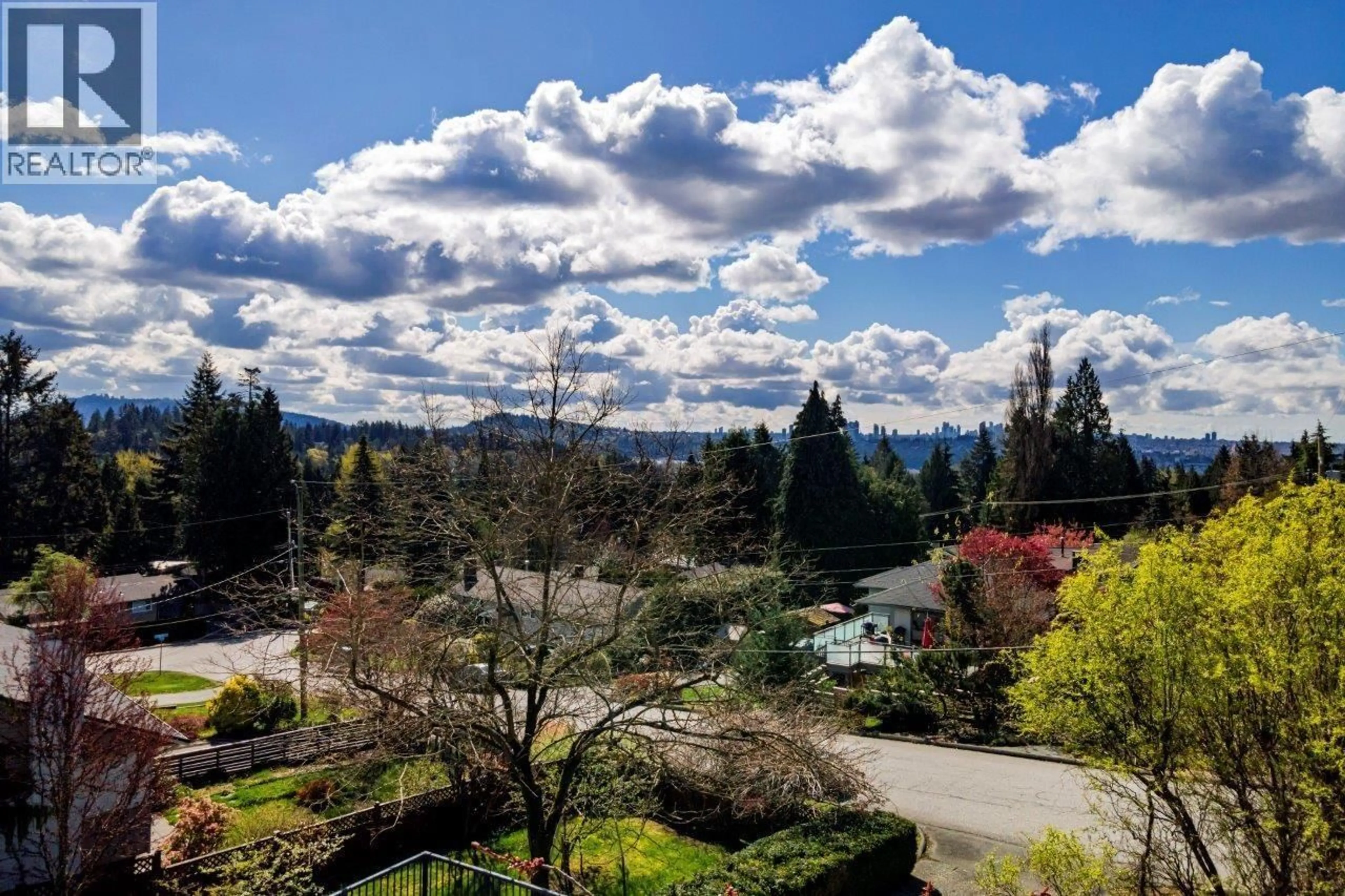 A pic from outside/outdoor area/front of a property/back of a property/a pic from drone, mountain view for 2094 VIEWLYNN DRIVE, North Vancouver British Columbia V7J2W8
