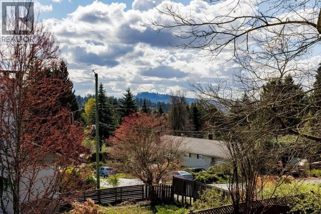 2094 VIEWLYNN DRIVE, North Vancouver 4