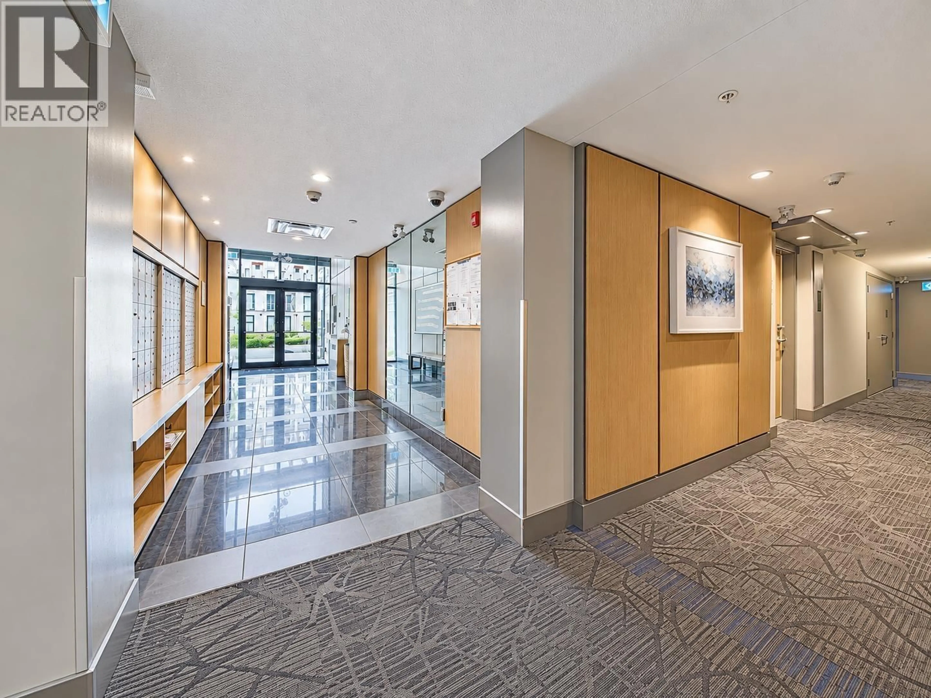 Indoor foyer for 405 - 9877 UNIVERSITY CRESCENT, Burnaby British Columbia V5A0E5