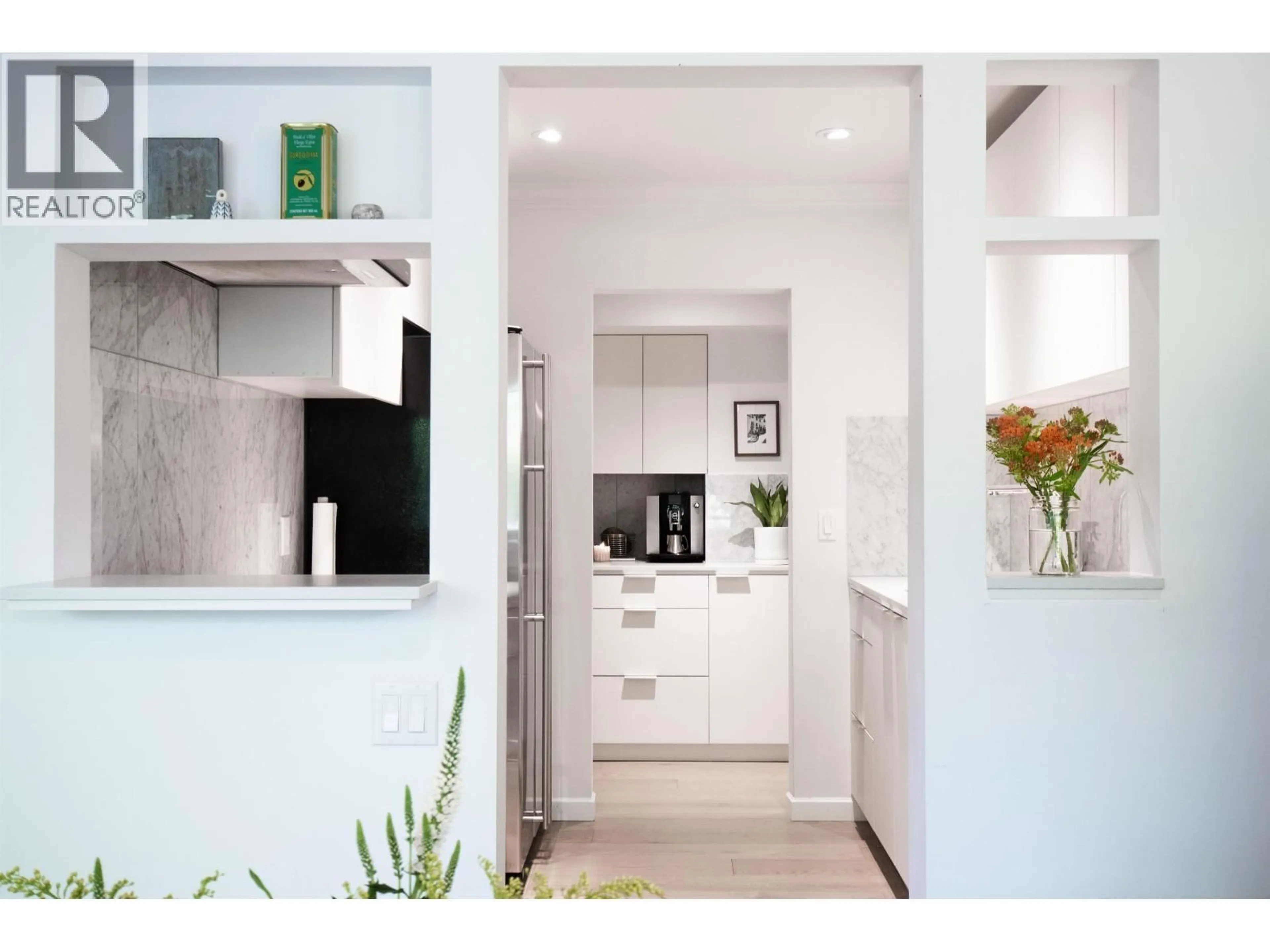 Contemporary kitchen, unknown for 201 - 1777 13TH AVENUE, Vancouver British Columbia V6J2H2