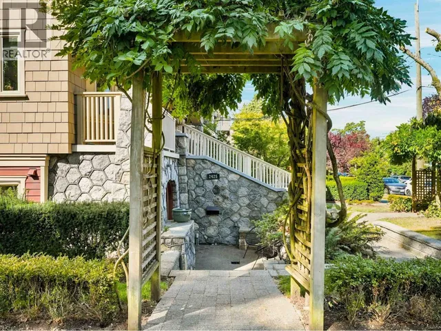 2425 LARCH STREET, Vancouver 2