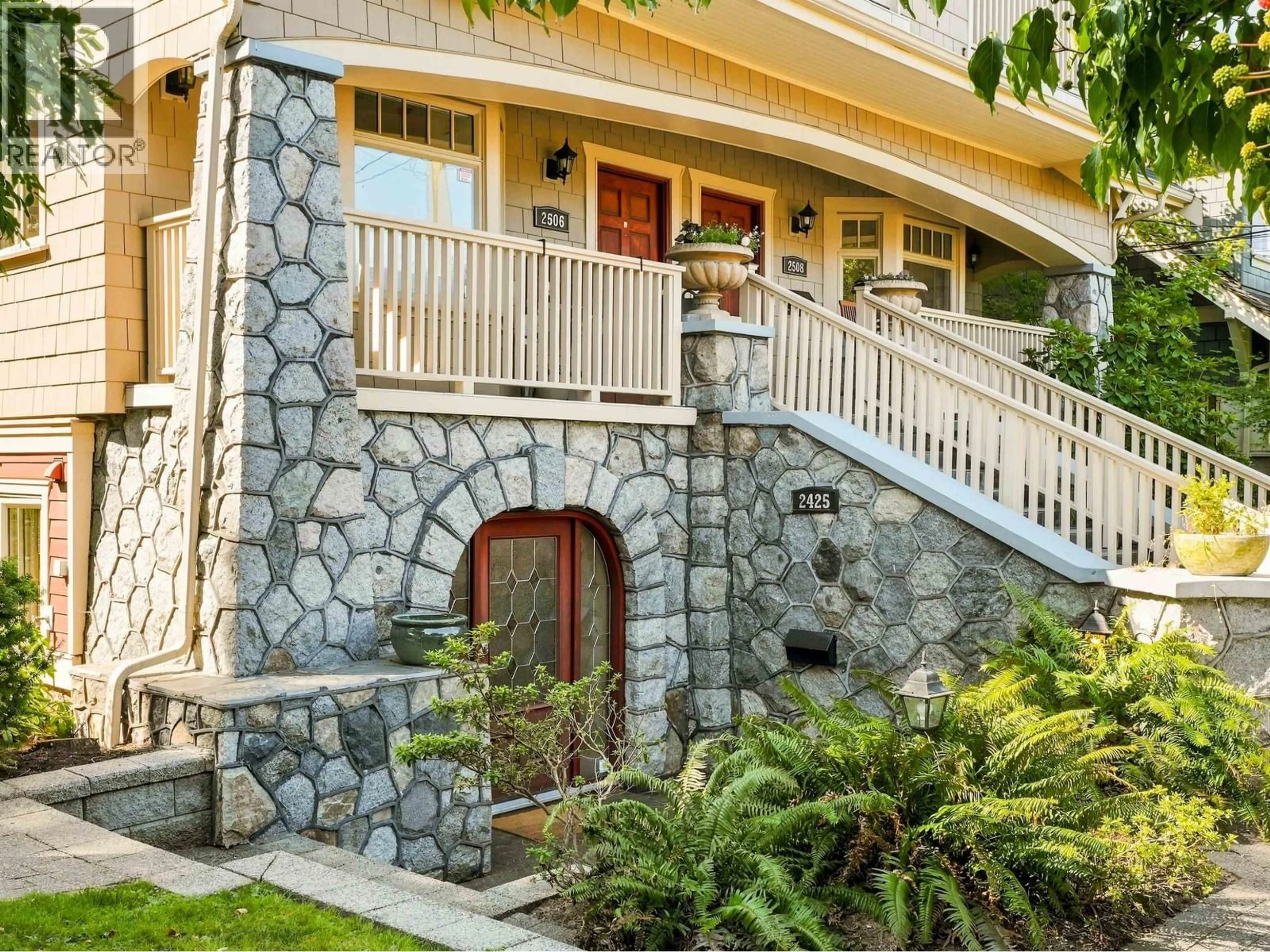 Unknown for 2425 LARCH STREET, Vancouver British Columbia V6K0A3