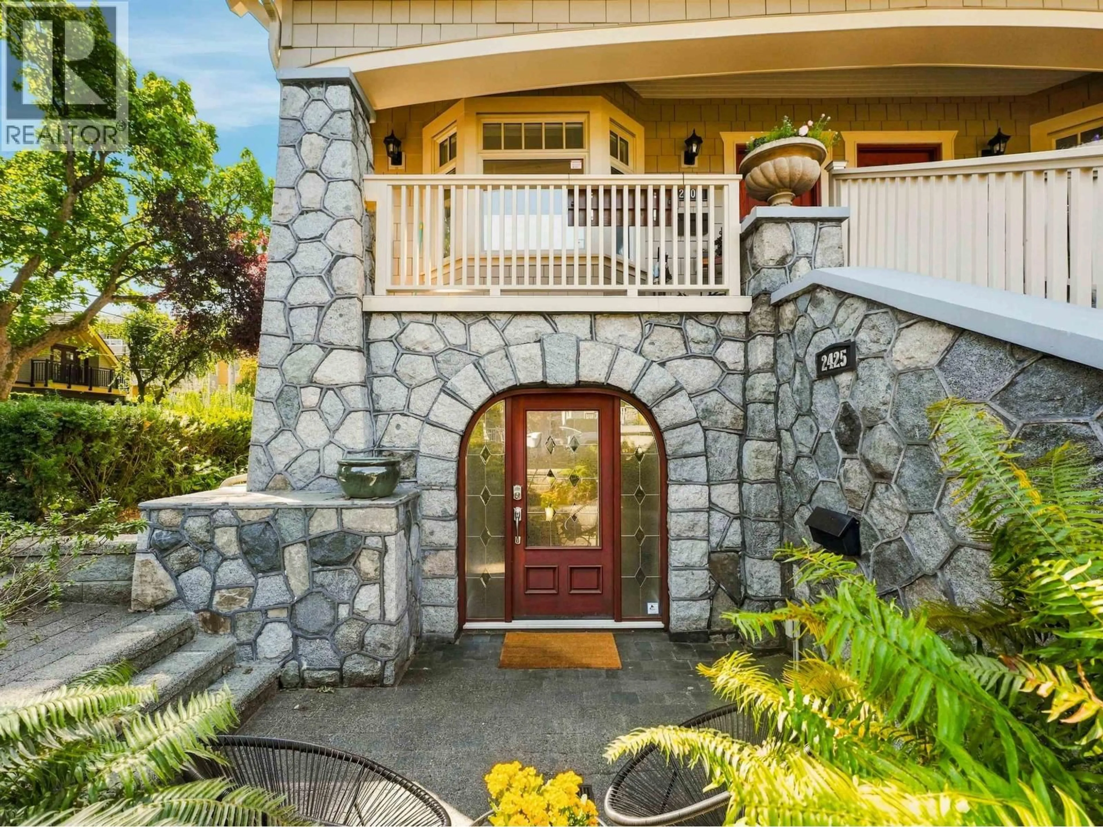 Indoor entryway for 2425 LARCH STREET, Vancouver British Columbia V6K0A3