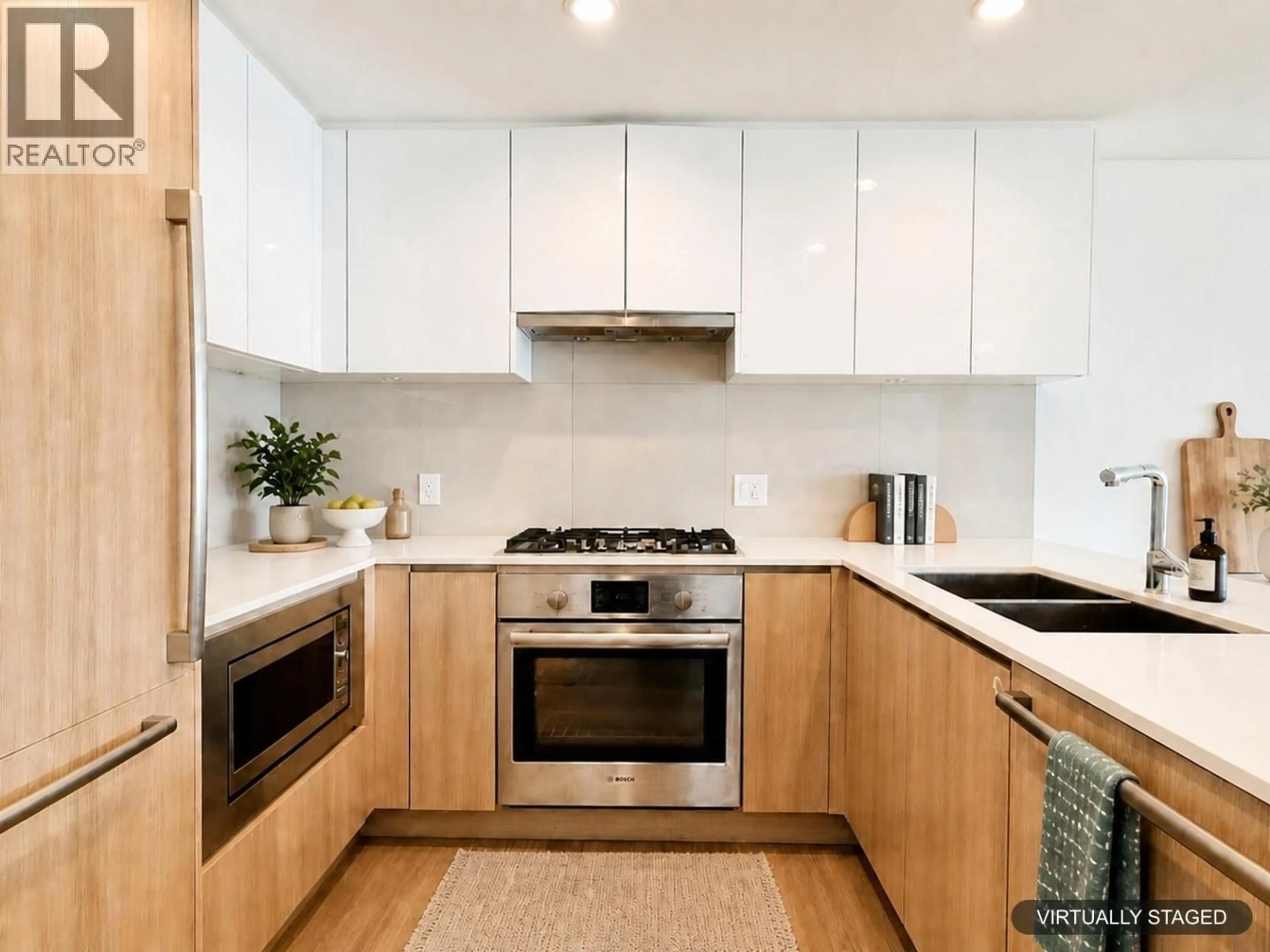 Contemporary kitchen, wood/laminate floor for 1001 - 618 CARNARVON STREET, New Westminster British Columbia V3M0N9