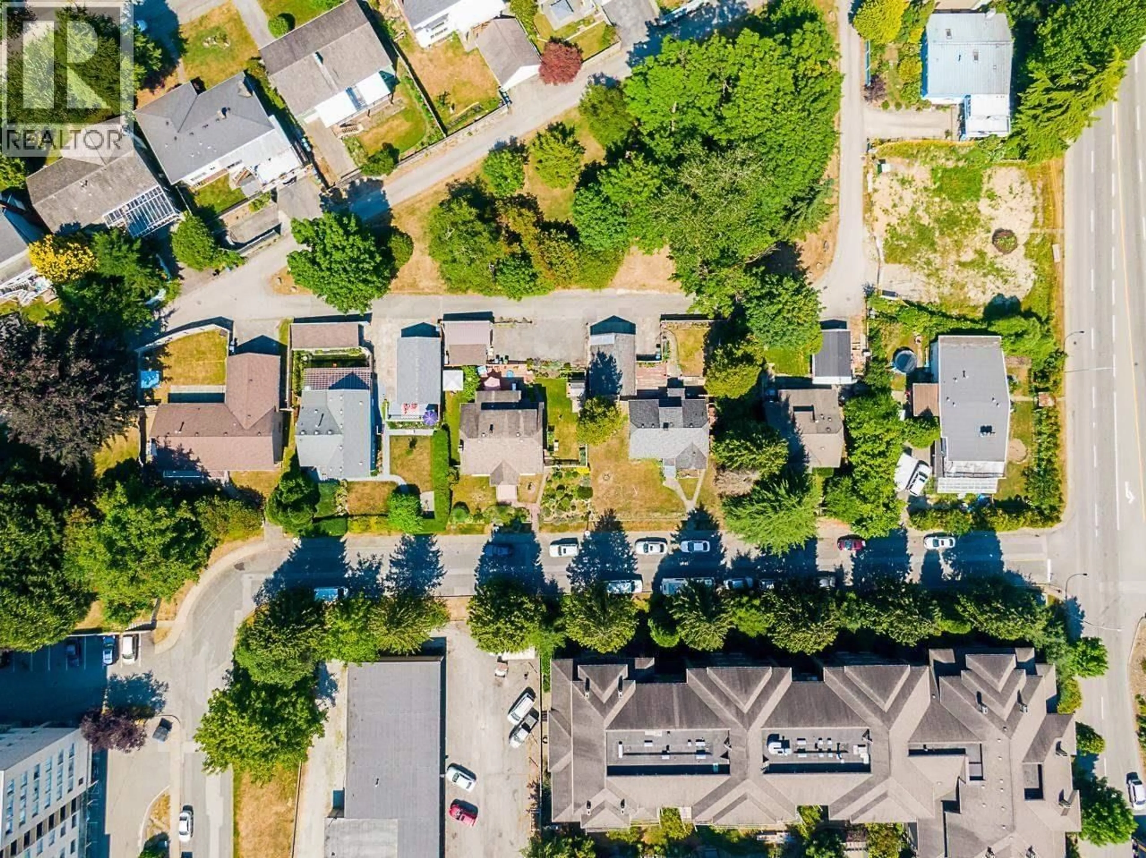 A pic from outside/outdoor area/front of a property/back of a property/a pic from drone, street for 819 SANGSTER PLACE, New Westminster British Columbia V3L4L7