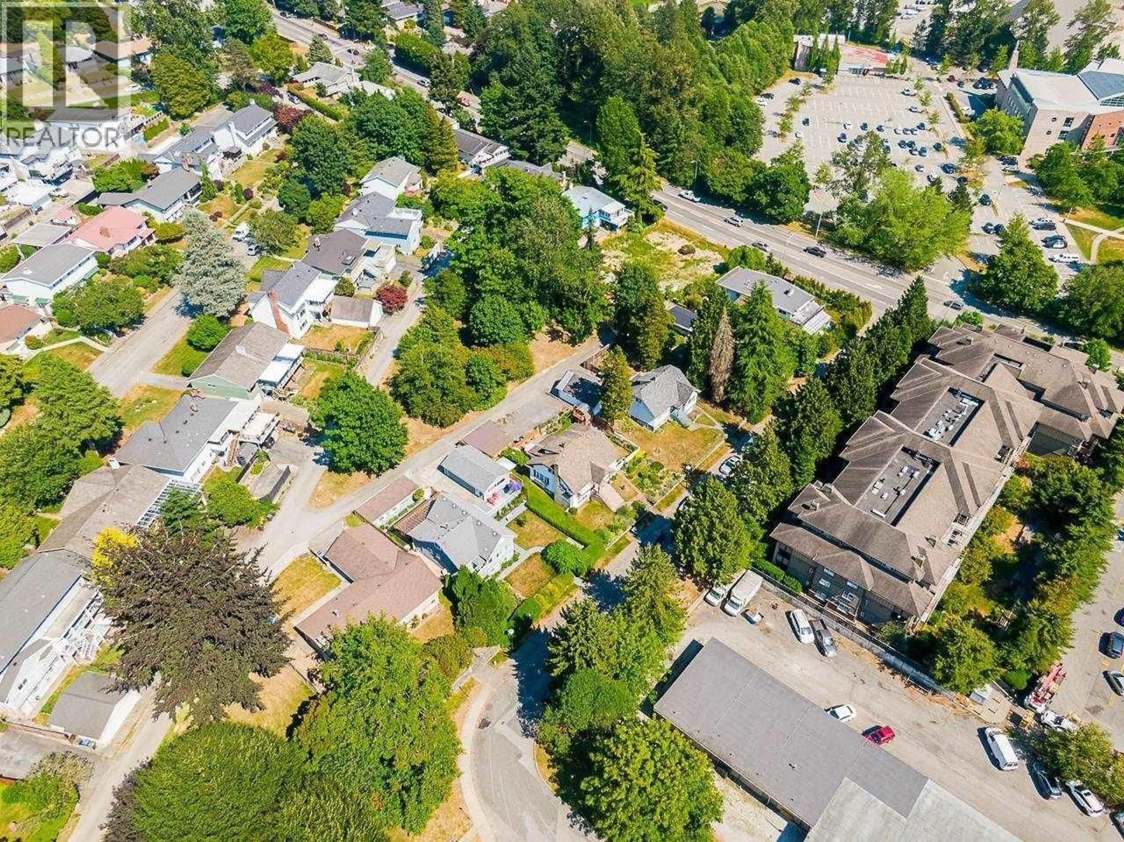 A pic from outside/outdoor area/front of a property/back of a property/a pic from drone, street for 819 SANGSTER PLACE, New Westminster British Columbia V3L4L7