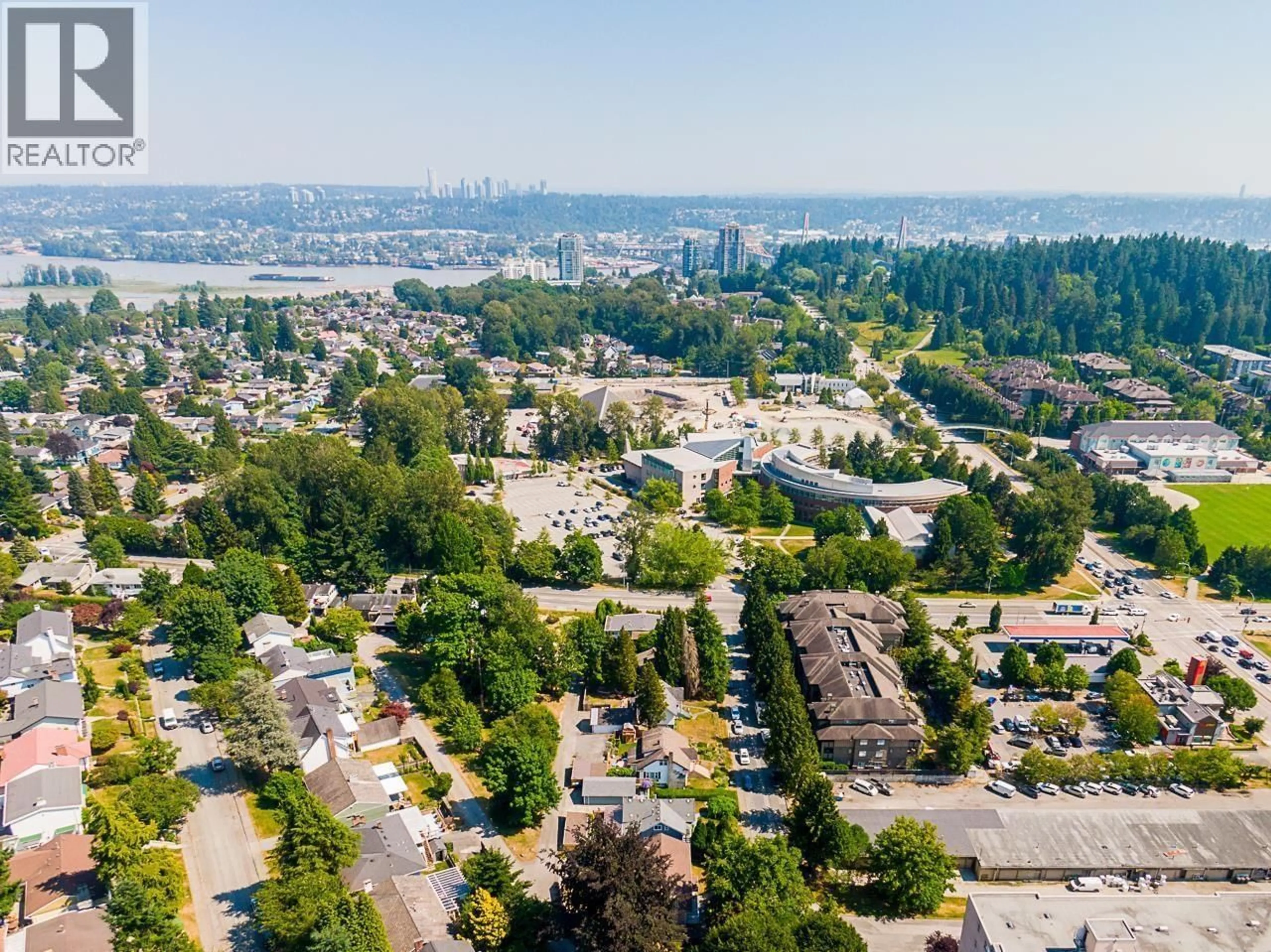 A pic from outside/outdoor area/front of a property/back of a property/a pic from drone, city buildings view from balcony for 819 SANGSTER PLACE, New Westminster British Columbia V3L4L7
