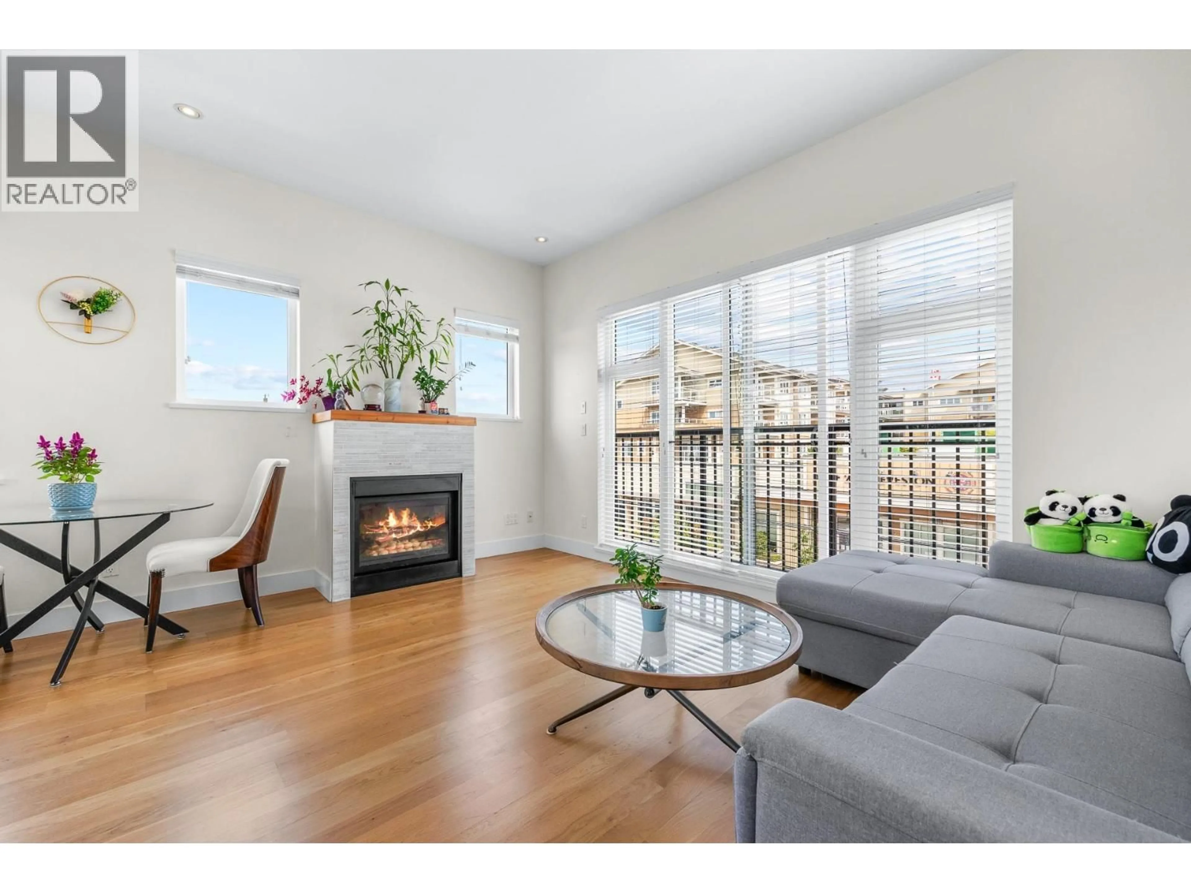 Living room with furniture, wood/laminate floor for 3993 CHATHAM STREET, Richmond British Columbia V7E2Z6