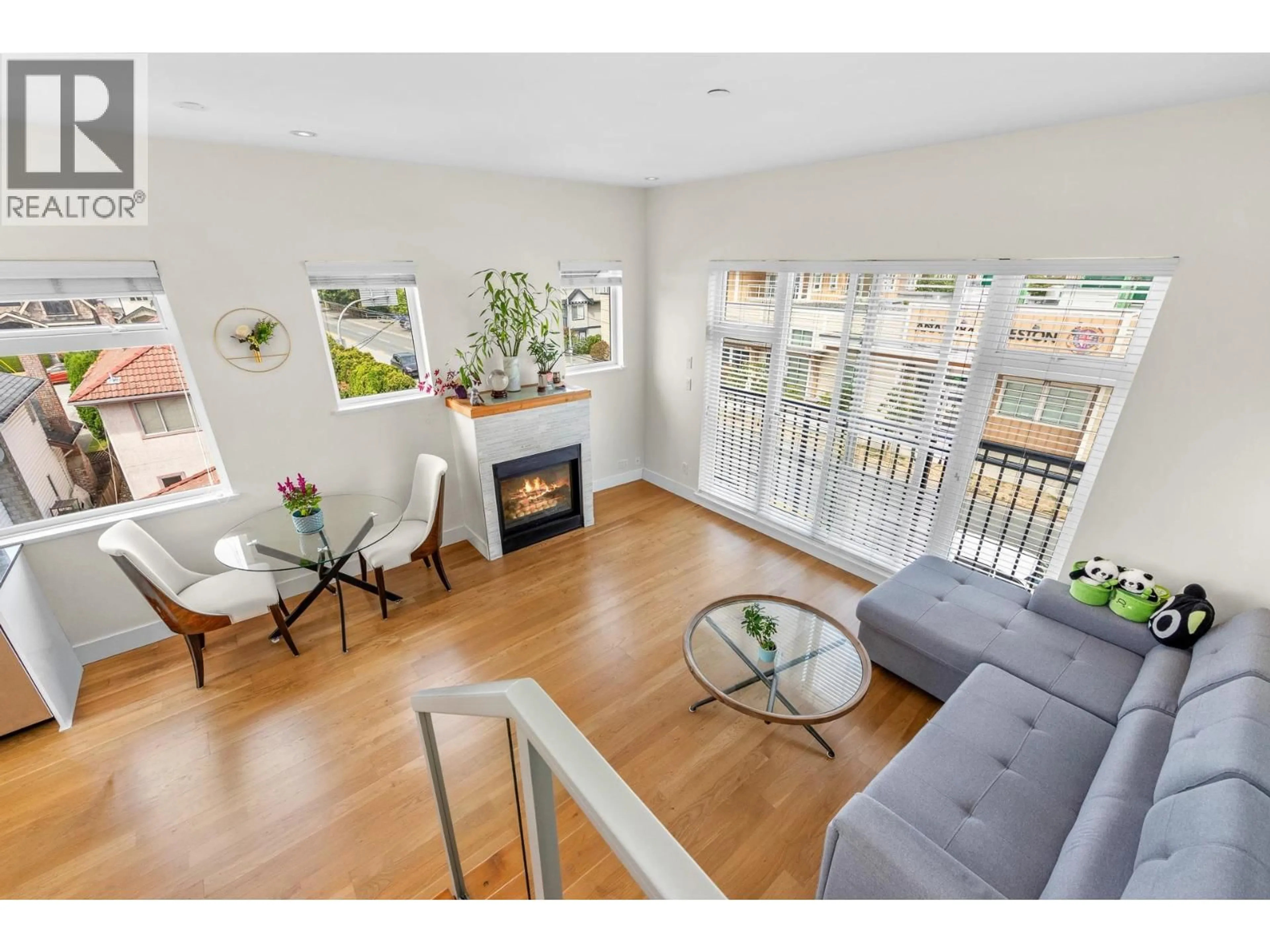 Living room with furniture, wood/laminate floor for 3993 CHATHAM STREET, Richmond British Columbia V7E2Z6