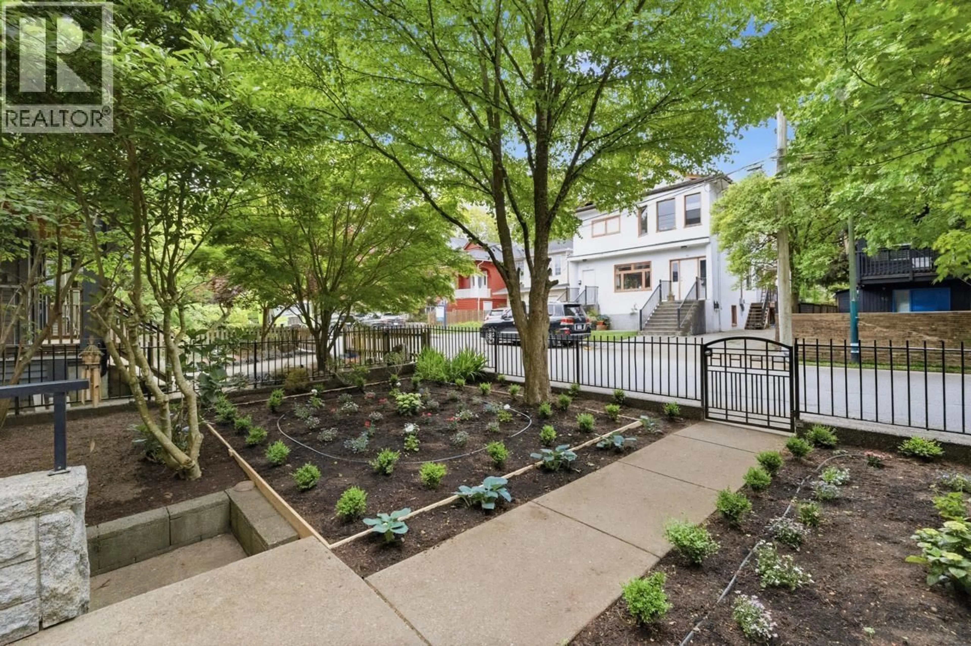 Patio, street for 21 22ND AVENUE, Vancouver British Columbia V5V1T3