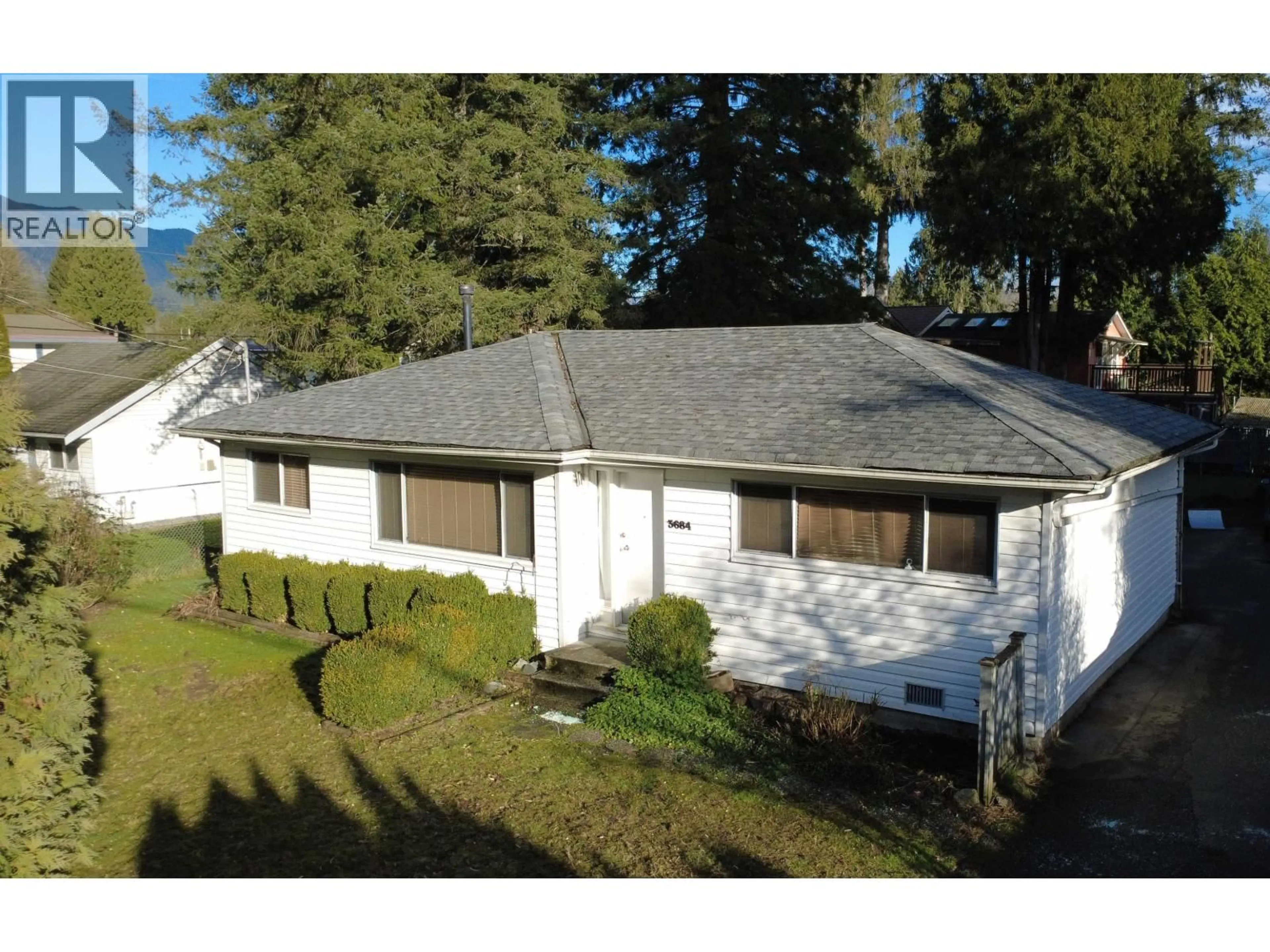 A pic from outside/outdoor area/front of a property/back of a property/a pic from drone, building for 3684 CEDAR DRIVE, Port Coquitlam British Columbia V3B3C9