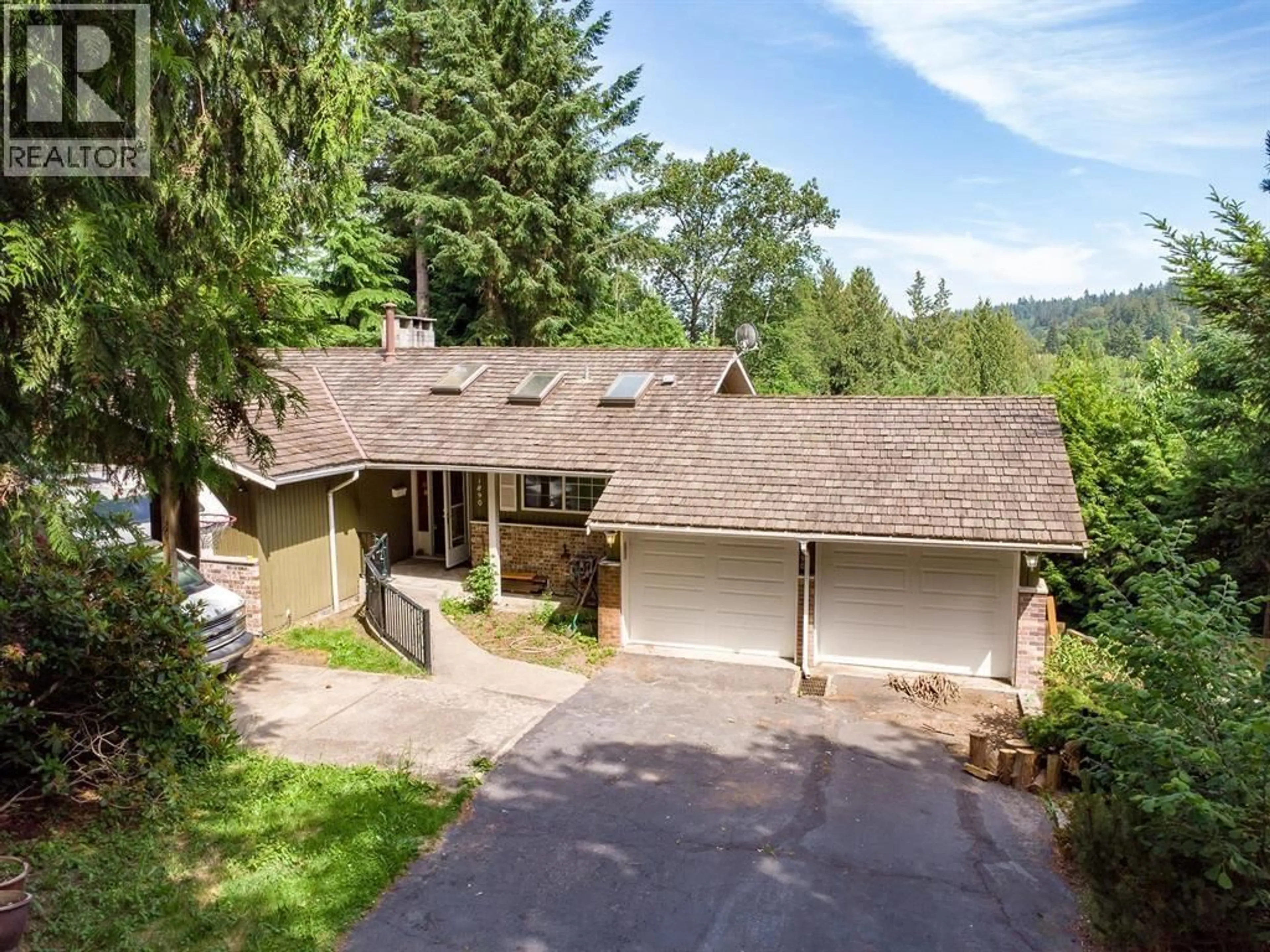A pic from outside/outdoor area/front of a property/back of a property/a pic from drone, unknown for 1890 CHARLES STREET, Port Moody British Columbia V3H2M3