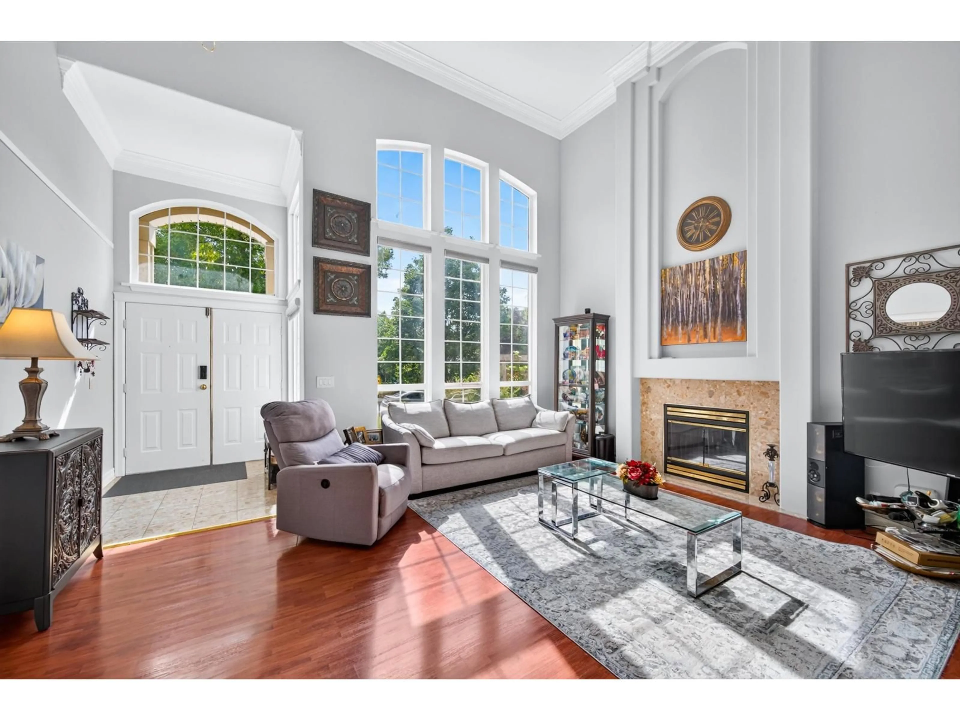 Living room with furniture, unknown for 15467 109A AVENUE, Surrey British Columbia V3R0X6
