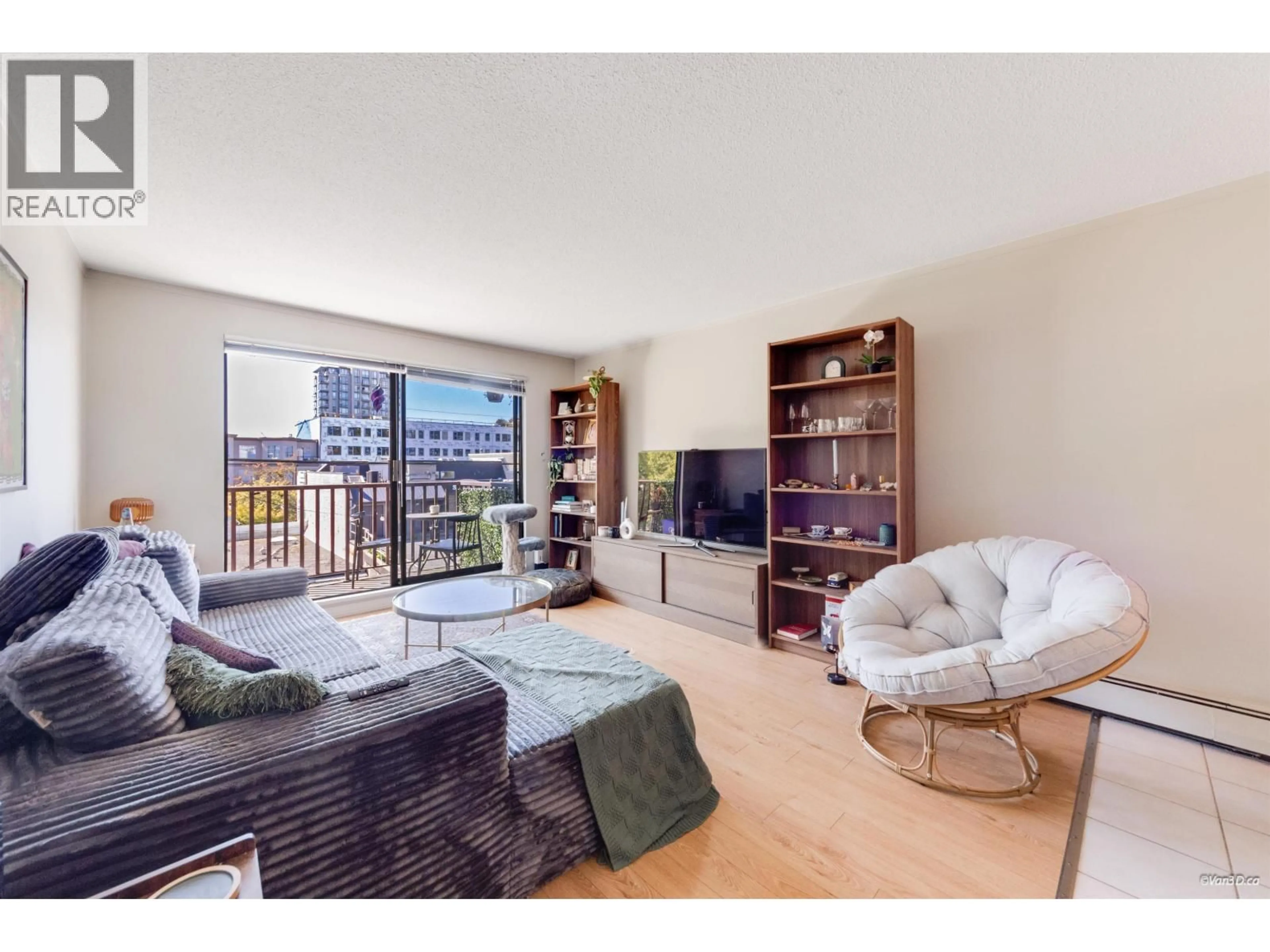 Living room with furniture, unknown for 107 - 131 4TH STREET, North Vancouver British Columbia V7M3C8