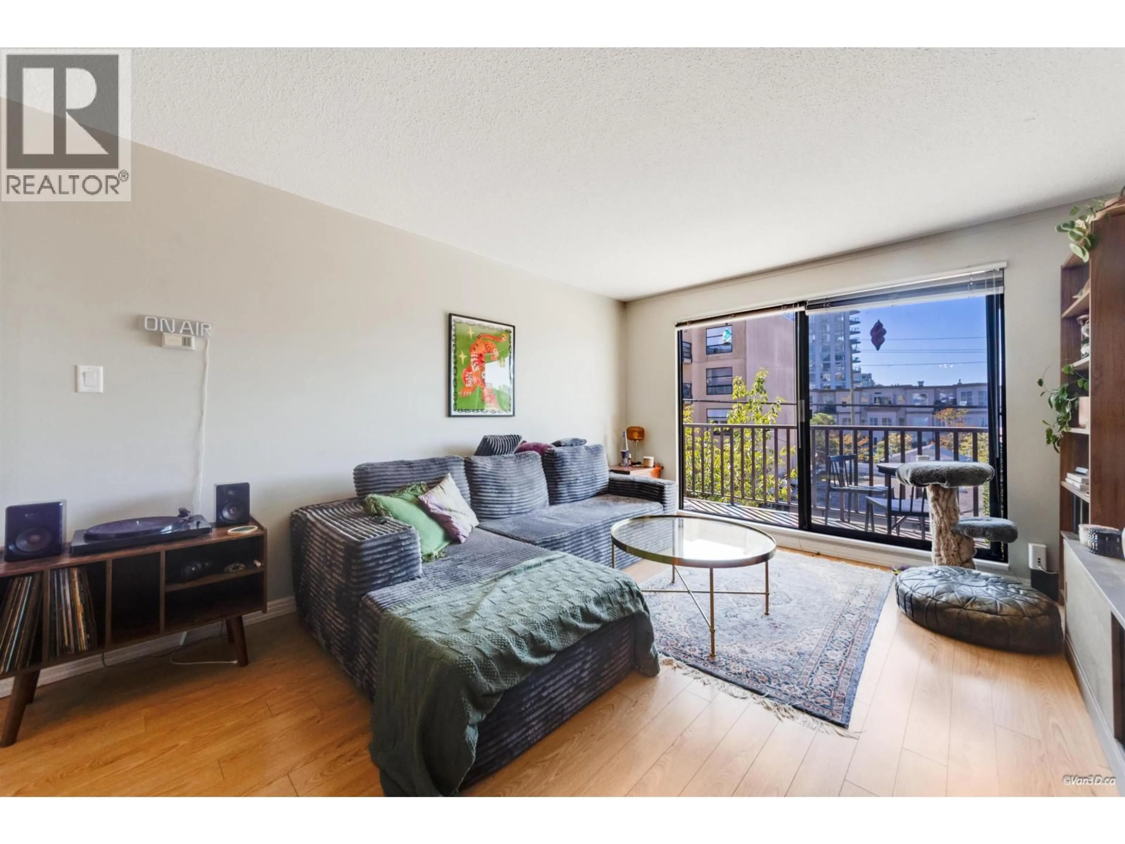 Living room with furniture, unknown for 107 - 131 4TH STREET, North Vancouver British Columbia V7M3C8