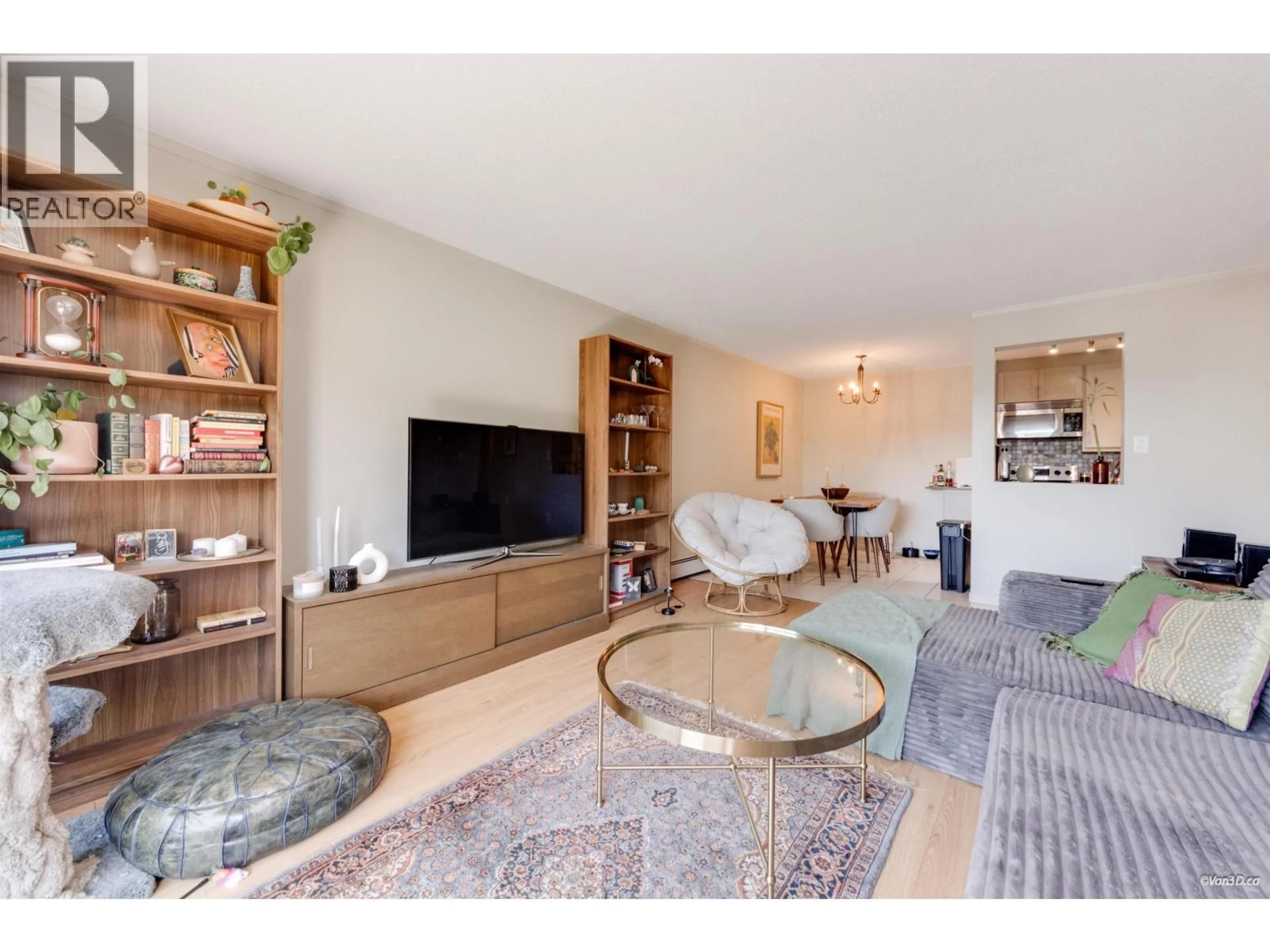 Living room with furniture, unknown for 107 - 131 4TH STREET, North Vancouver British Columbia V7M3C8