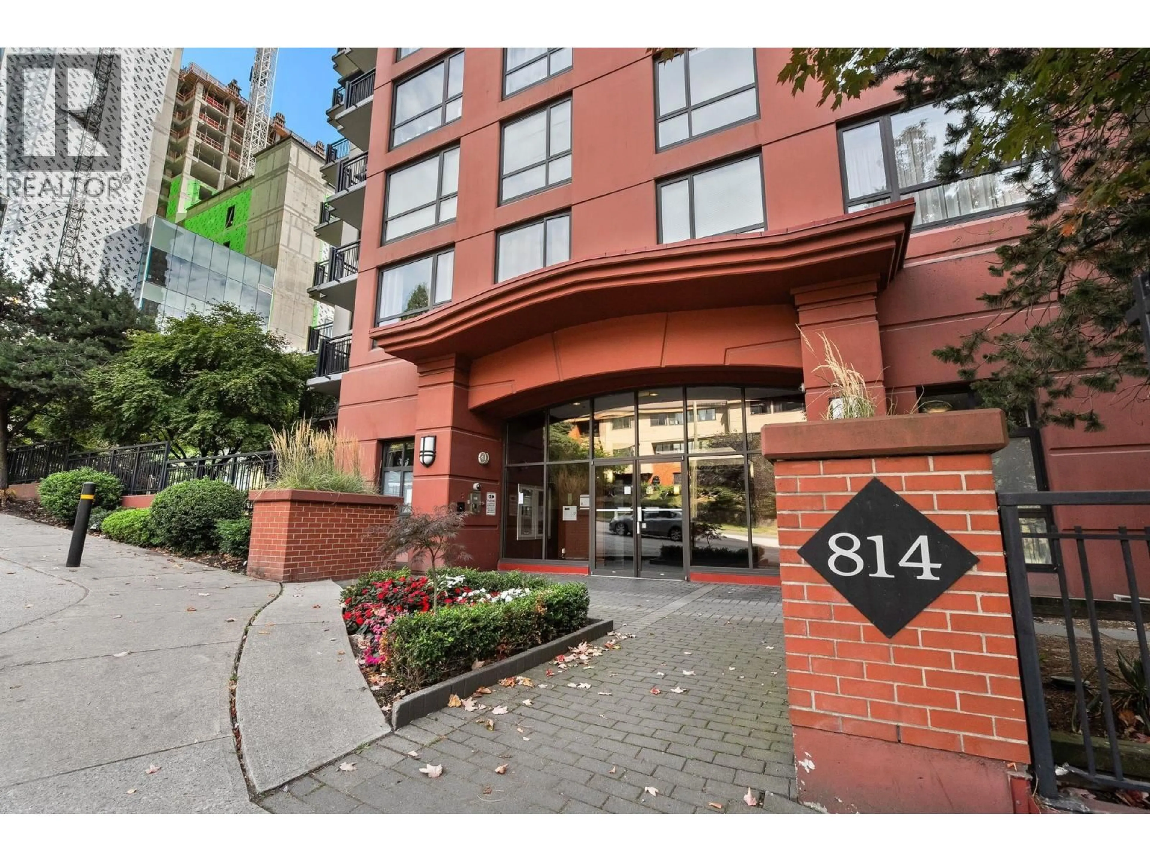 Indoor foyer for 1203 - 814 ROYAL AVENUE, New Westminster British Columbia V3M1J9