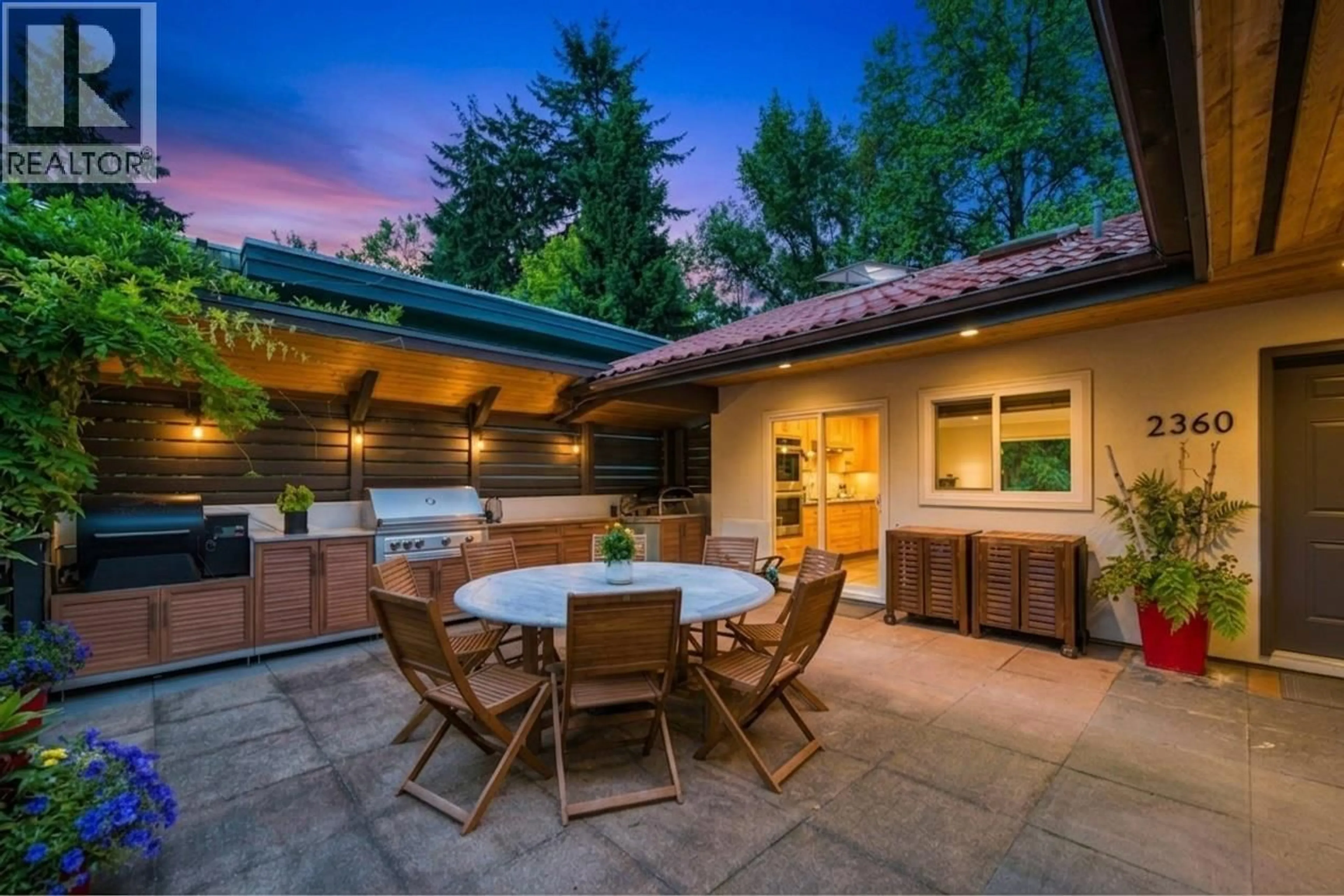 Patio, street for 2360 MACKAY AVENUE, North Vancouver British Columbia V7P2M9