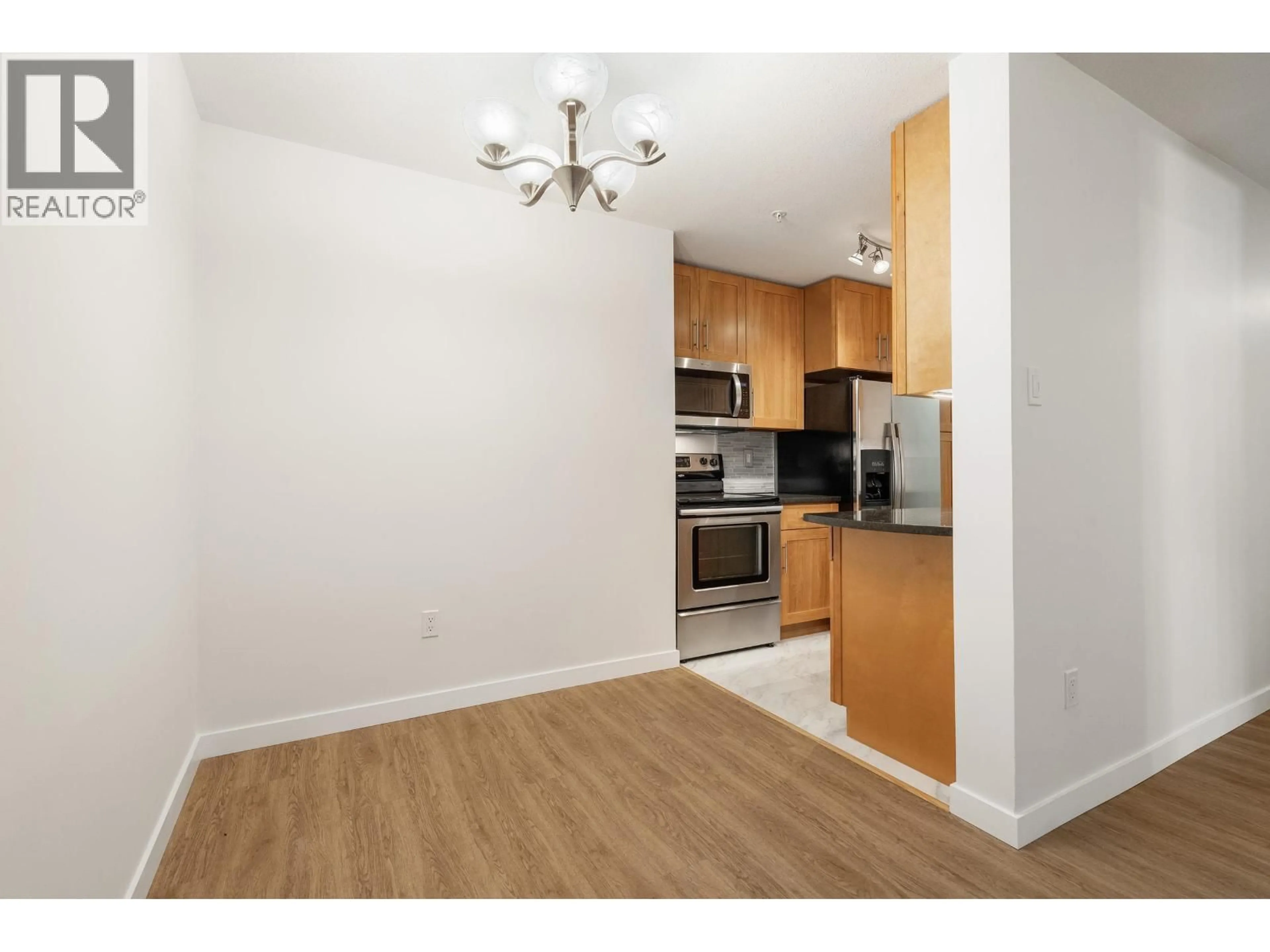Standard kitchen, wood/laminate floor for 101 - 2245 WILSON AVENUE, Port Coquitlam British Columbia V3C1Z4
