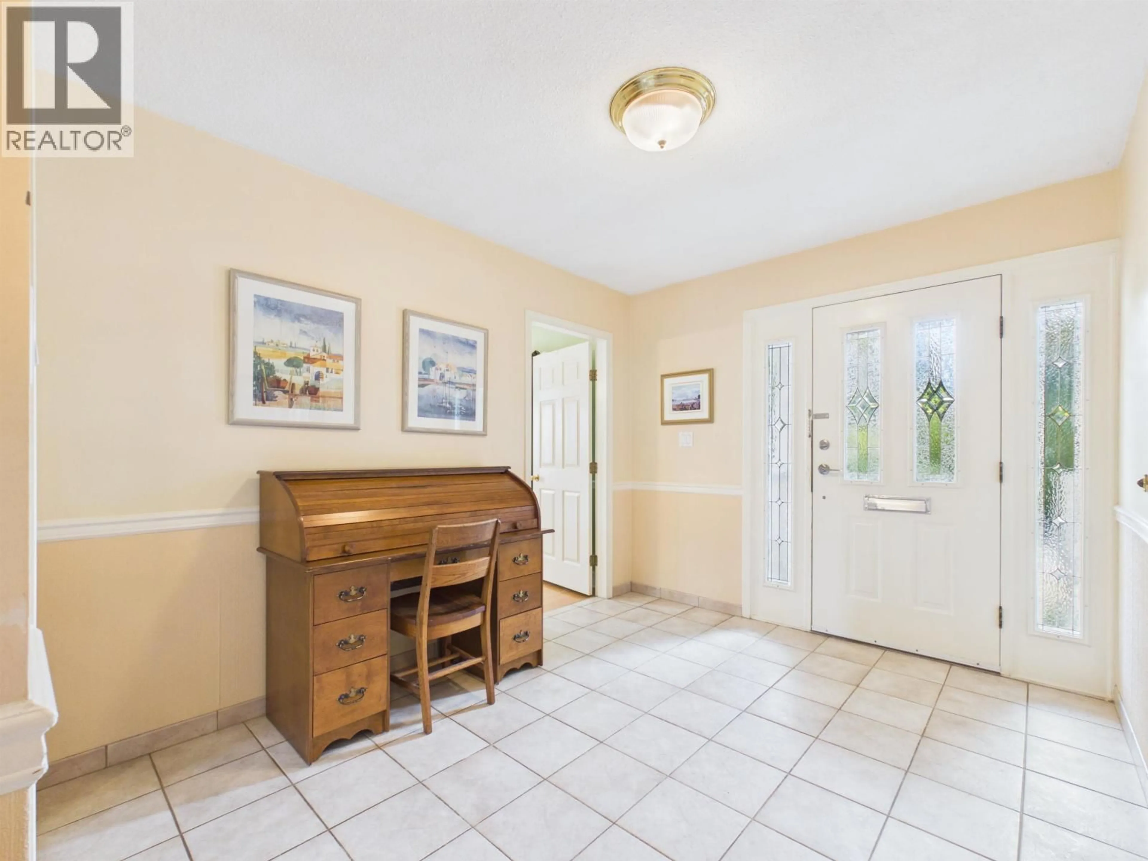 Indoor entryway for 8091 BRADLEY AVENUE, Burnaby British Columbia V5J3T9