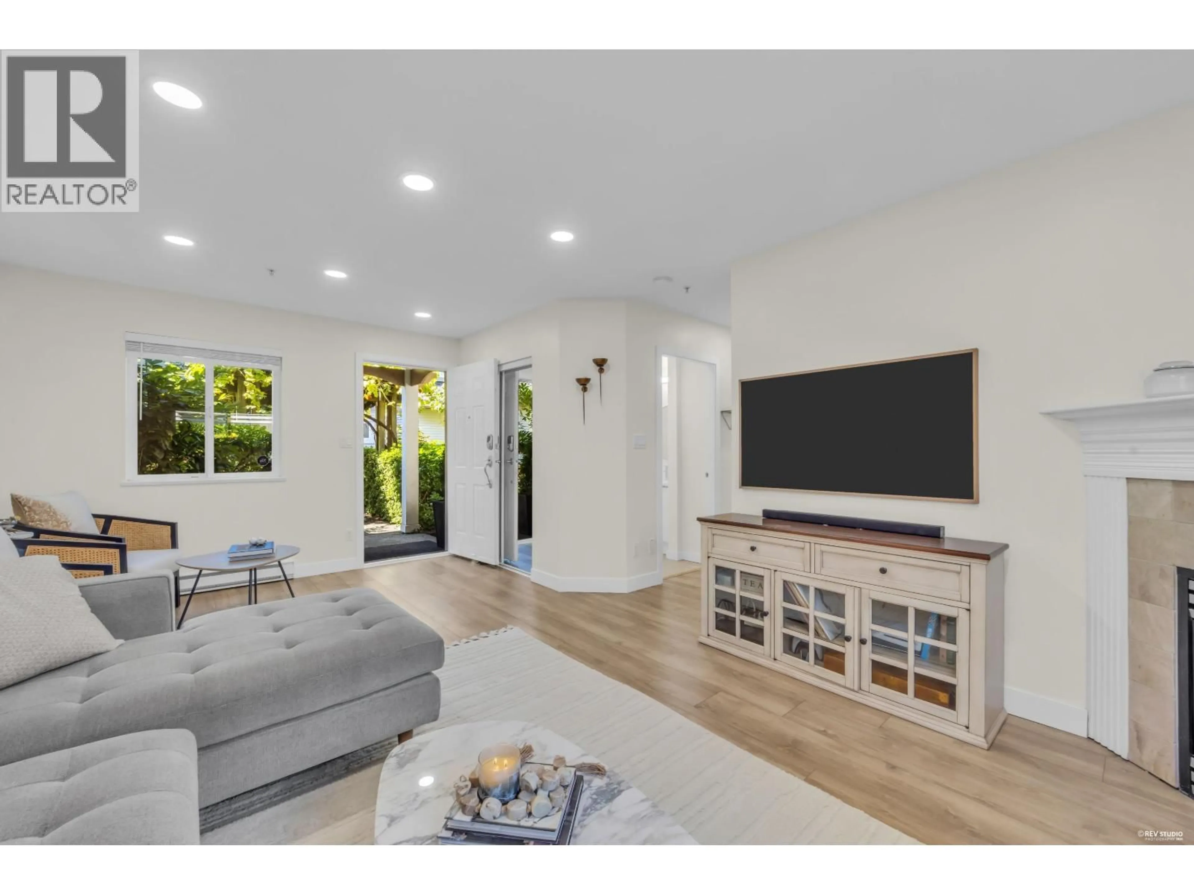 Unknown for 5 - 1233 16TH STREET, North Vancouver British Columbia V7P1R5
