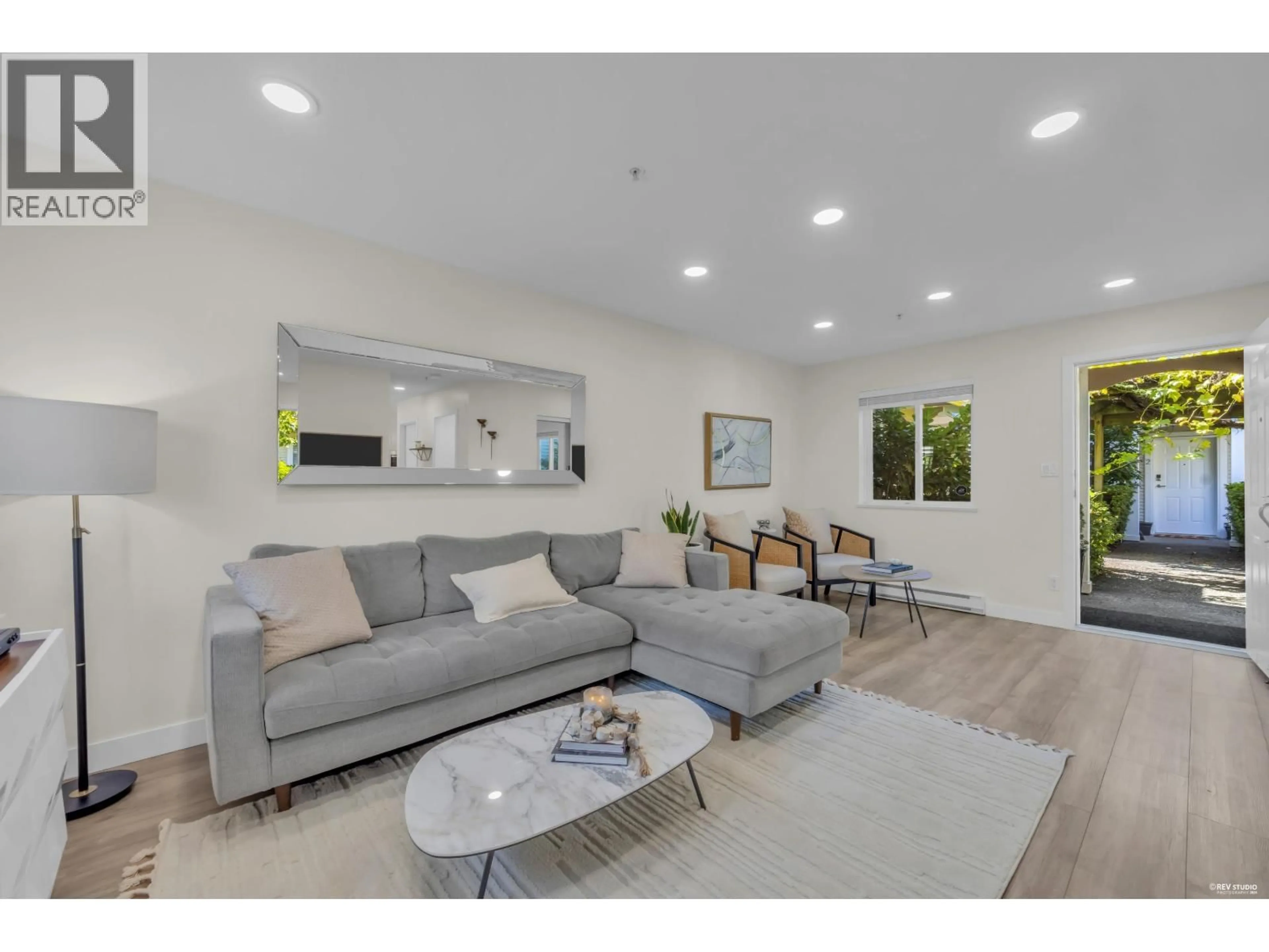 Living room with furniture, unknown for 5 - 1233 16TH STREET, North Vancouver British Columbia V7P1R5