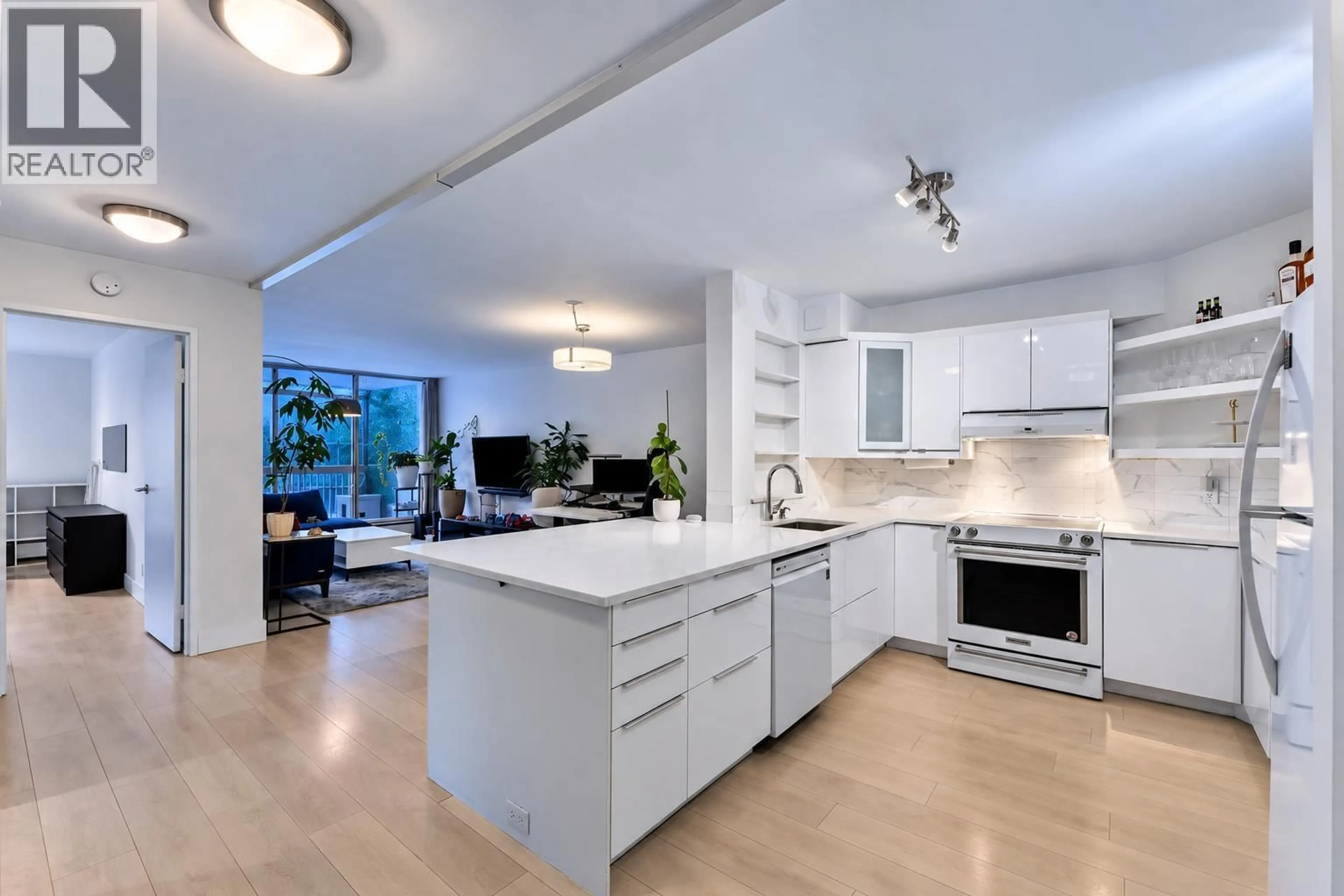 Open concept kitchen, unknown for 905 - 2024 FULLERTON AVENUE, North Vancouver British Columbia V7P3G4