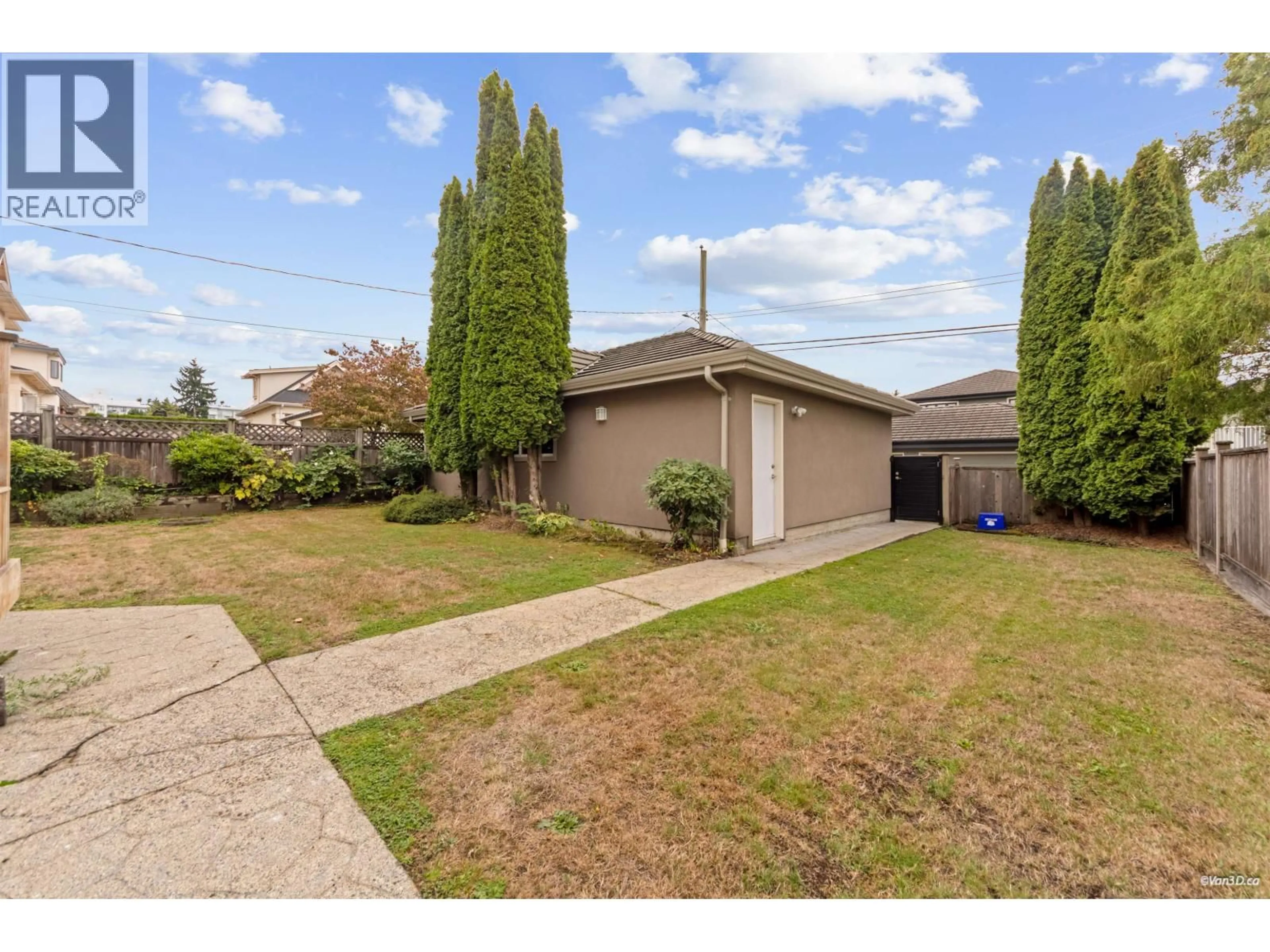 A pic from outside/outdoor area/front of a property/back of a property/a pic from drone, street for 2266 20TH AVENUE, Vancouver British Columbia V6L1G3