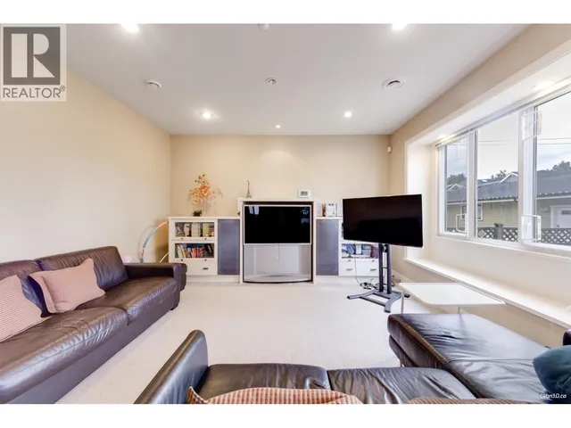 2266 20TH AVENUE, Vancouver 5