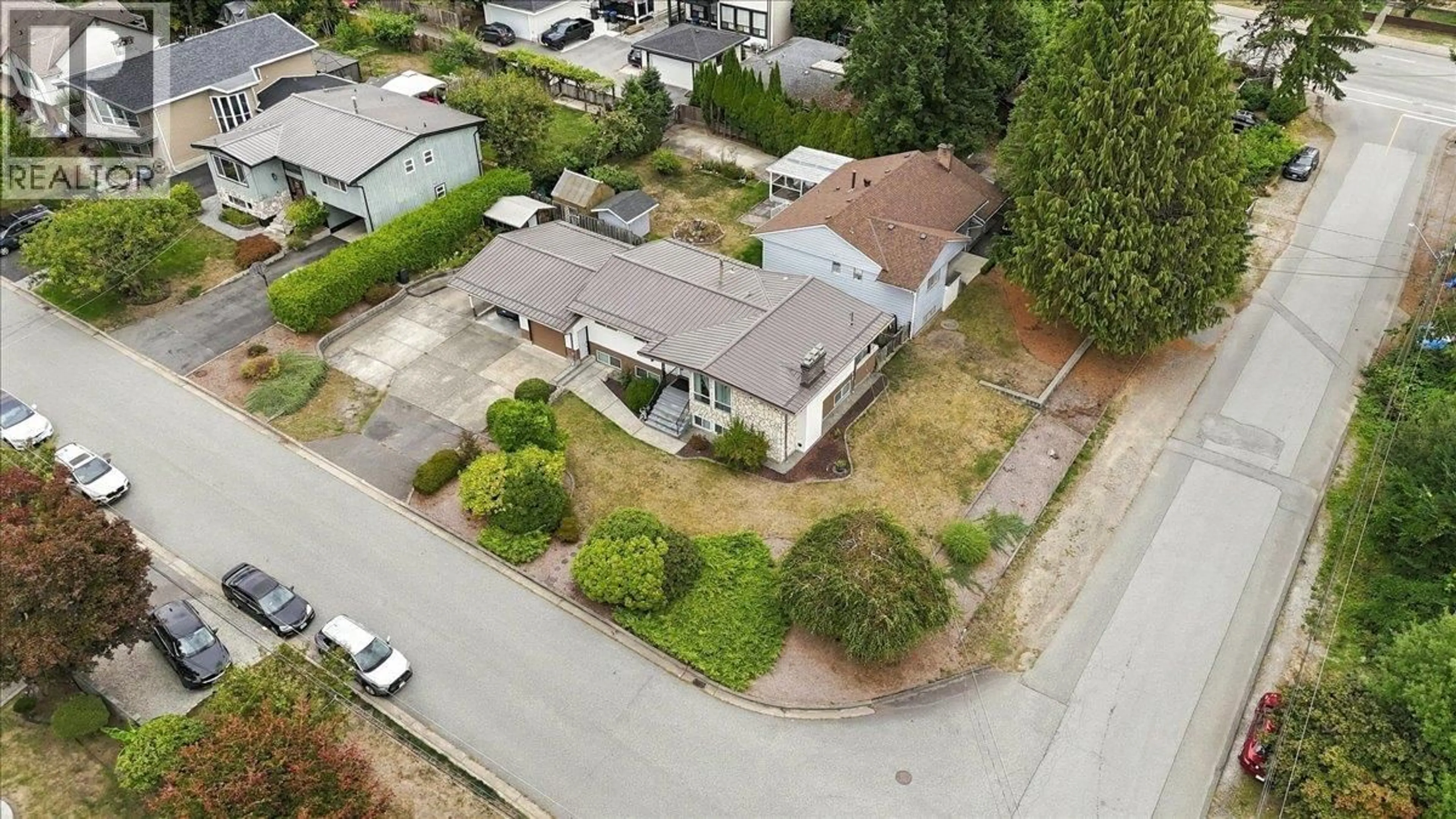 A pic from outside/outdoor area/front of a property/back of a property/a pic from drone, street for 3836 SEFTON STREET, Port Coquitlam British Columbia V3B3R9