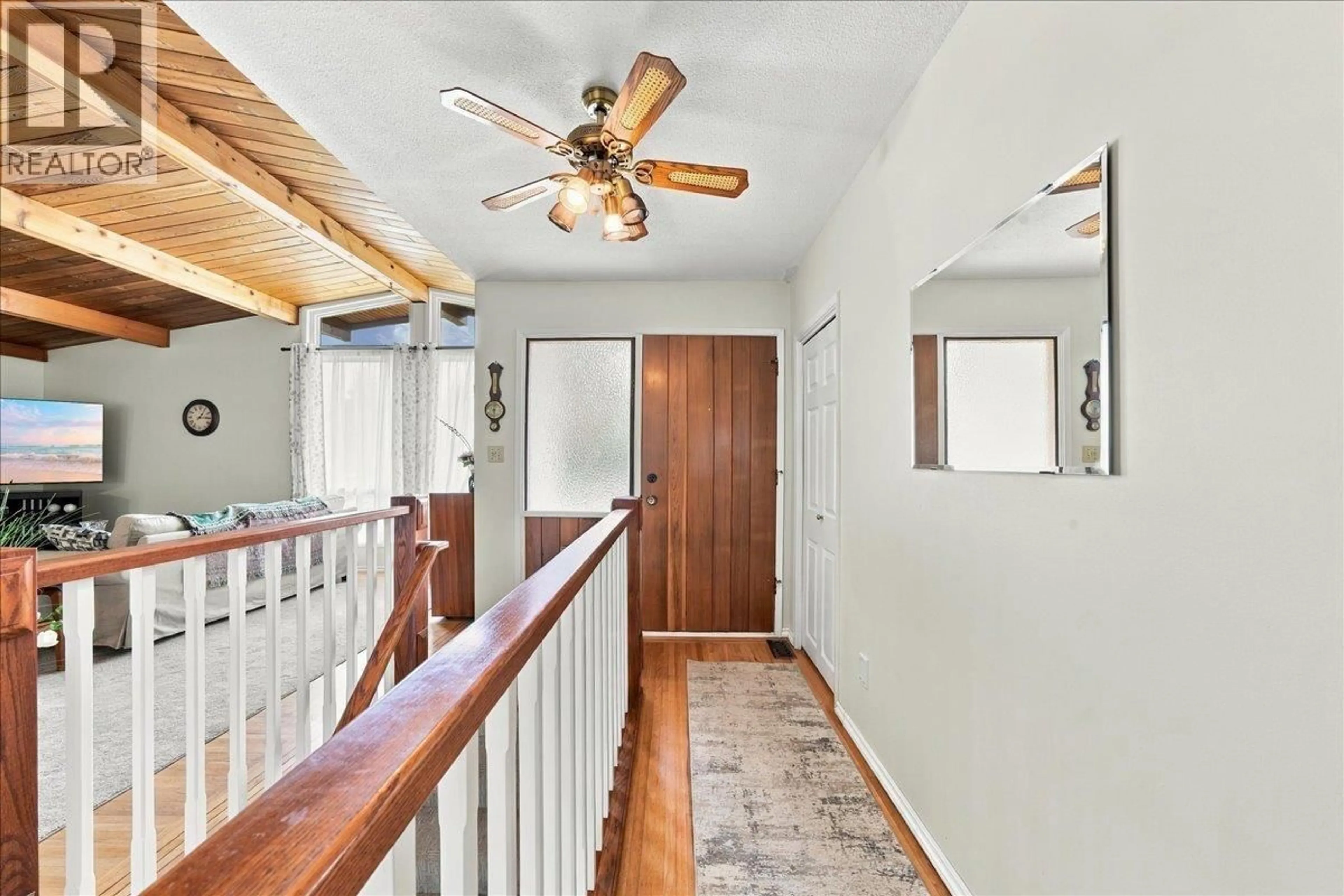 Indoor entryway for 3836 SEFTON STREET, Port Coquitlam British Columbia V3B3R9