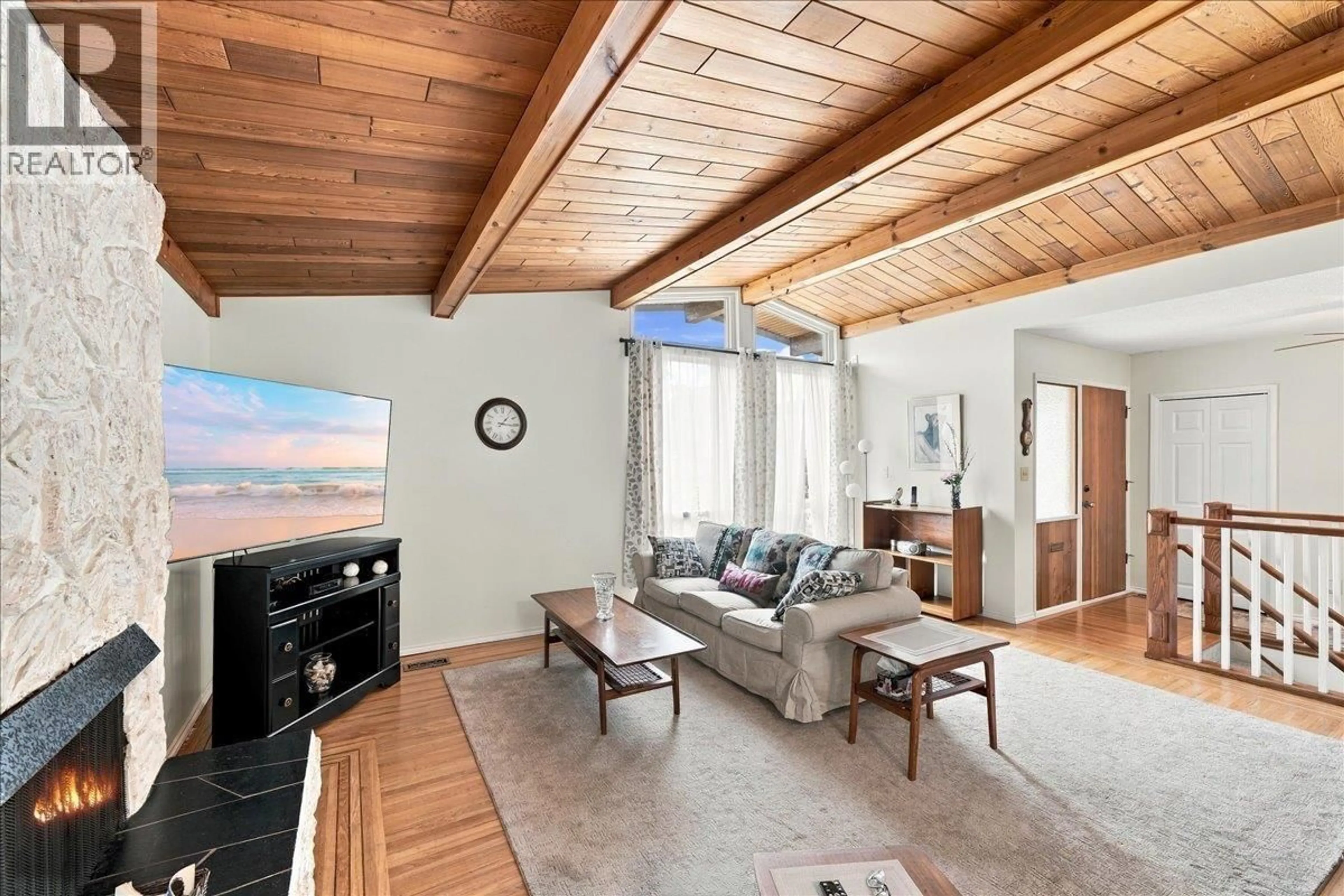 Living room with furniture, unknown for 3836 SEFTON STREET, Port Coquitlam British Columbia V3B3R9